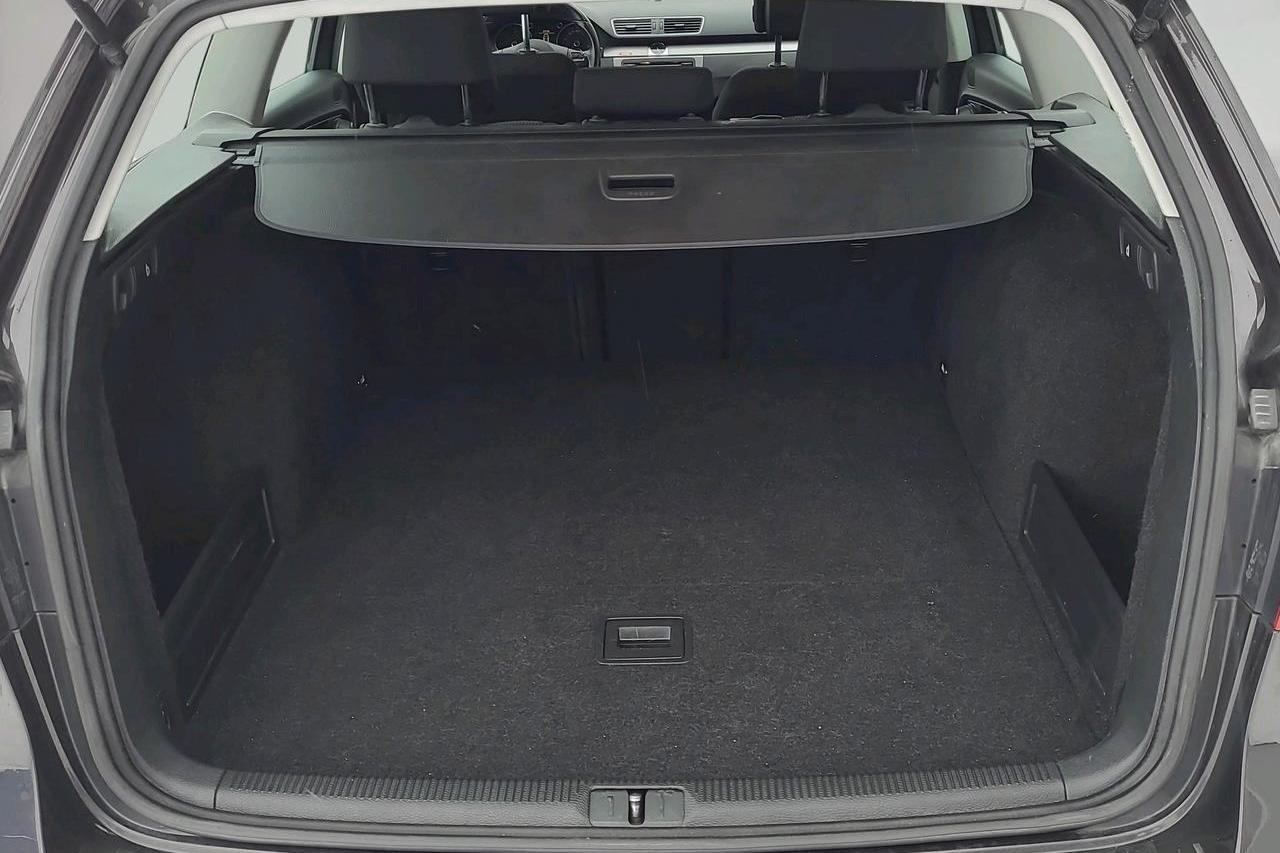 VW Passat 2.0 TDI BlueMotion Technology Variant (140hk) - 32 899 mil - Manuell - Dark Brown - 2011