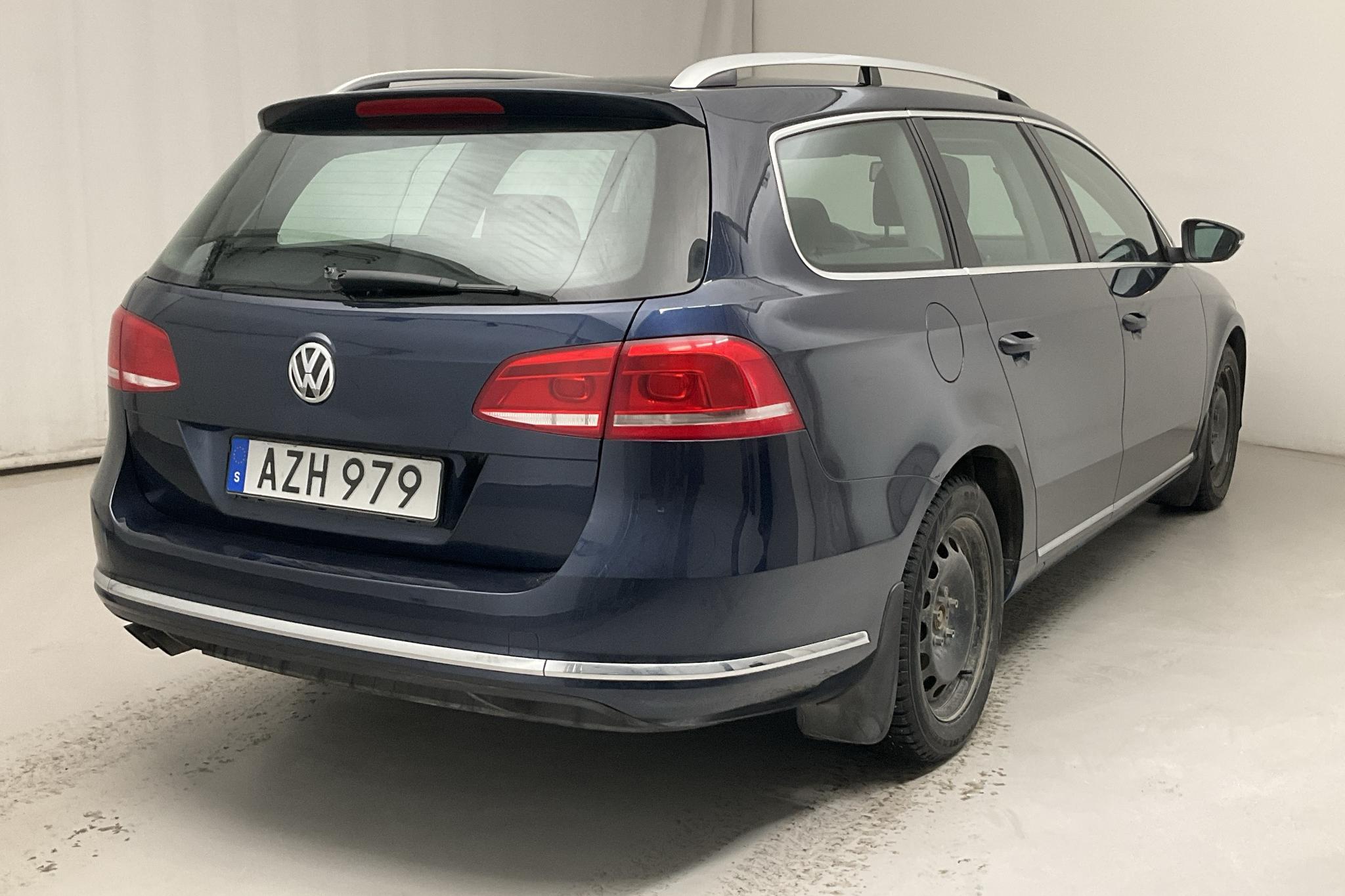 VW Passat 2.0 TDI BlueMotion Technology Variant 4Motion (140hk) - 127 010 km - Manual - Dark Blue - 2015