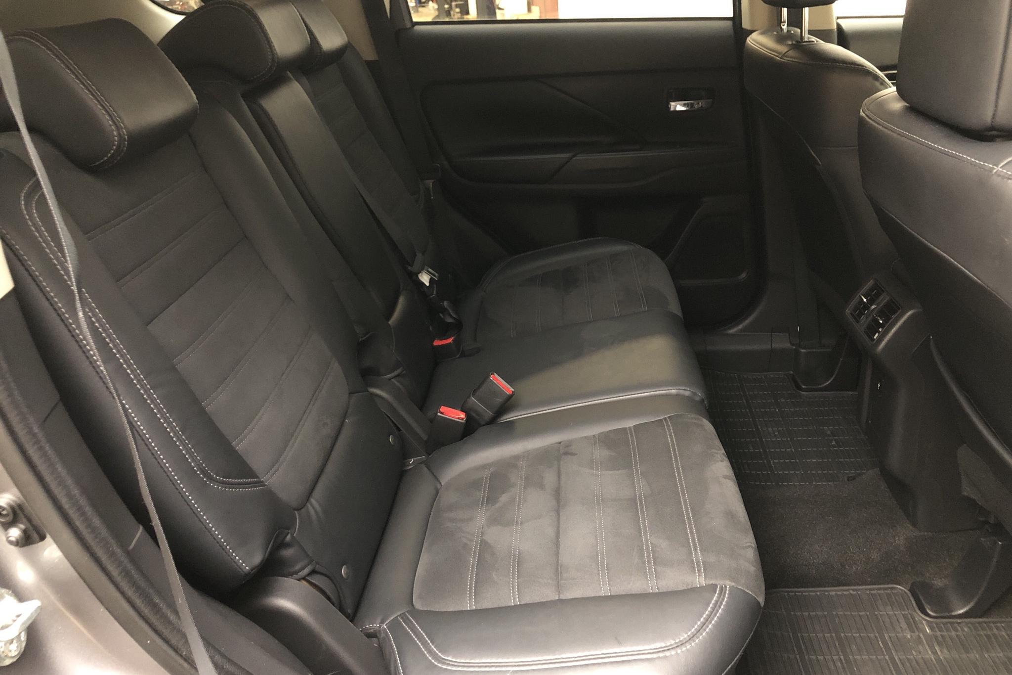 Mitsubishi Outlander 2.0 4WD (150hk) - 8 428 mil - Automat - grå - 2019