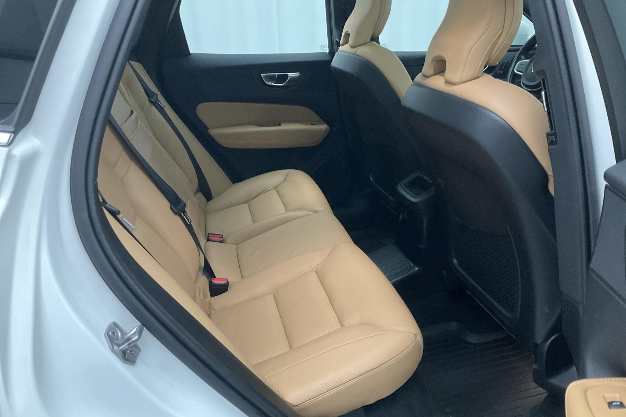 Volvo XC60 T8 AWD Recharge (390hk) - 178 380 km - Automaattinen - valkoinen - 2019