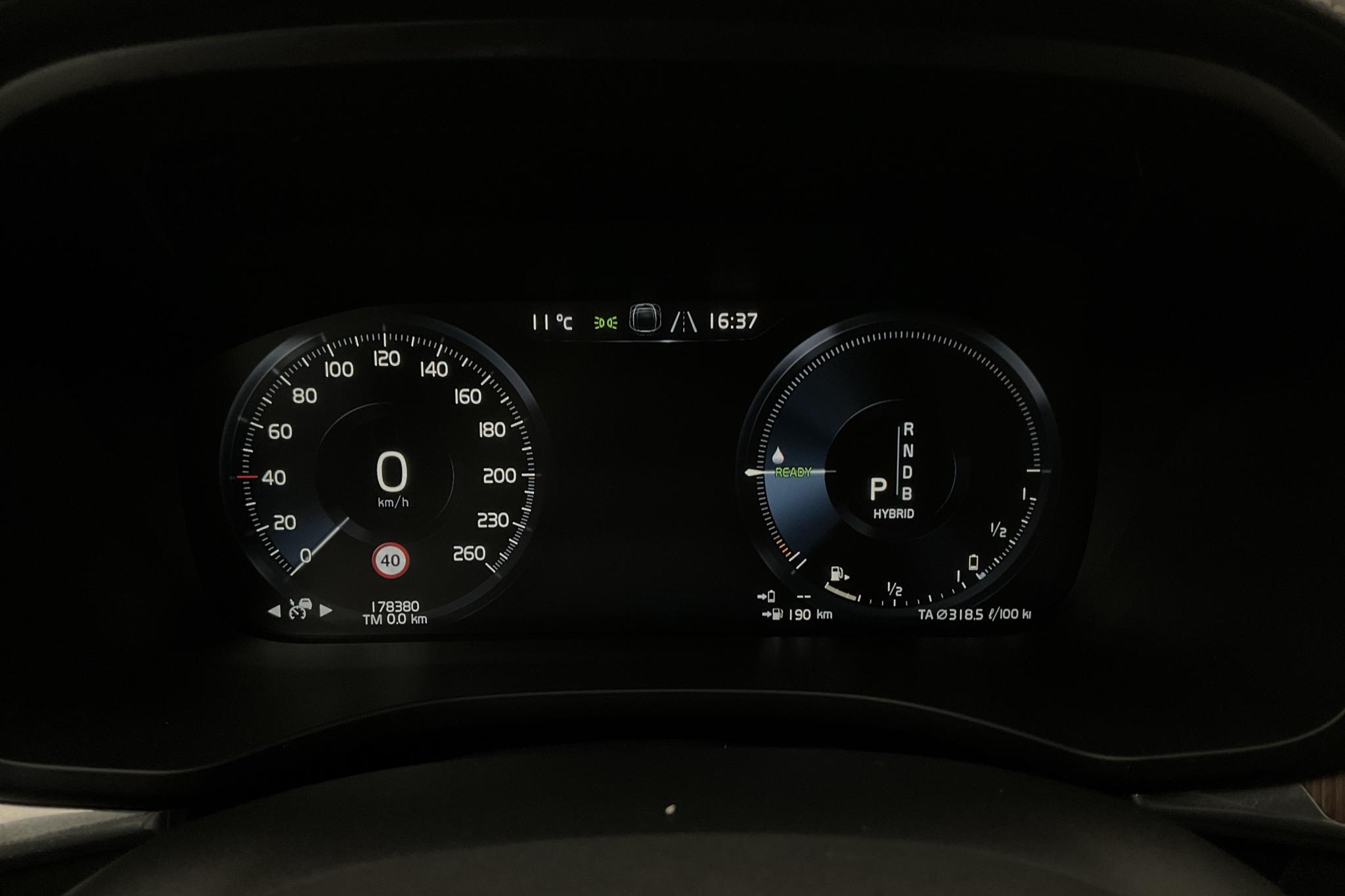 Volvo XC60 T8 AWD Recharge (390hk) - 178 380 km - Automatyczna - biały - 2019