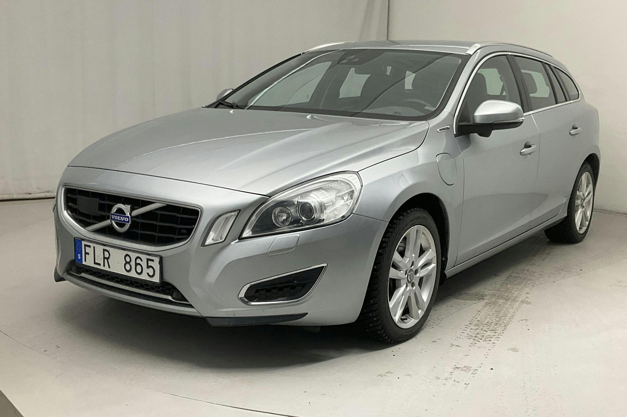Volvo v60 d6 awd summum plug in hybrid new arrivals