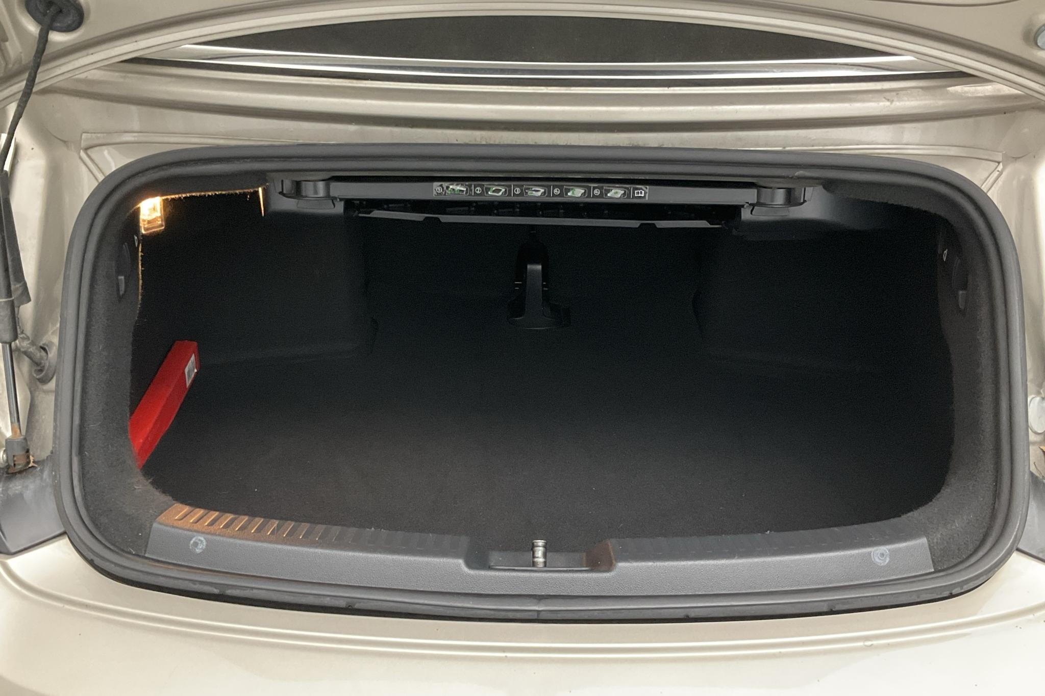 VW Beetle 1.2 TSI Cabriolet (105hk) - 3 158 mil - Manuell - silver - 2015