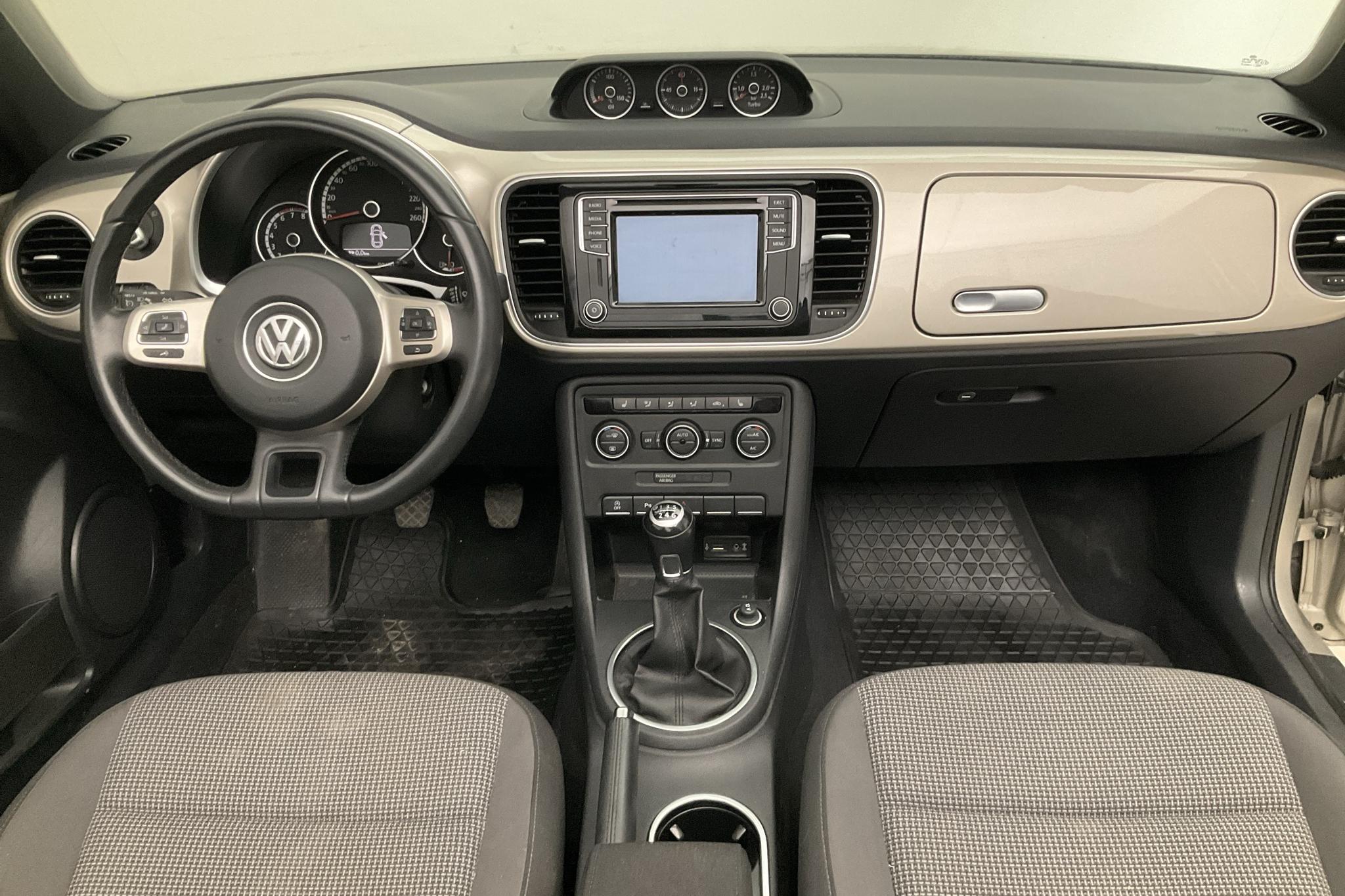 VW Beetle 1.2 TSI Cabriolet (105hk) - 31 580 km - Manual - silver - 2015