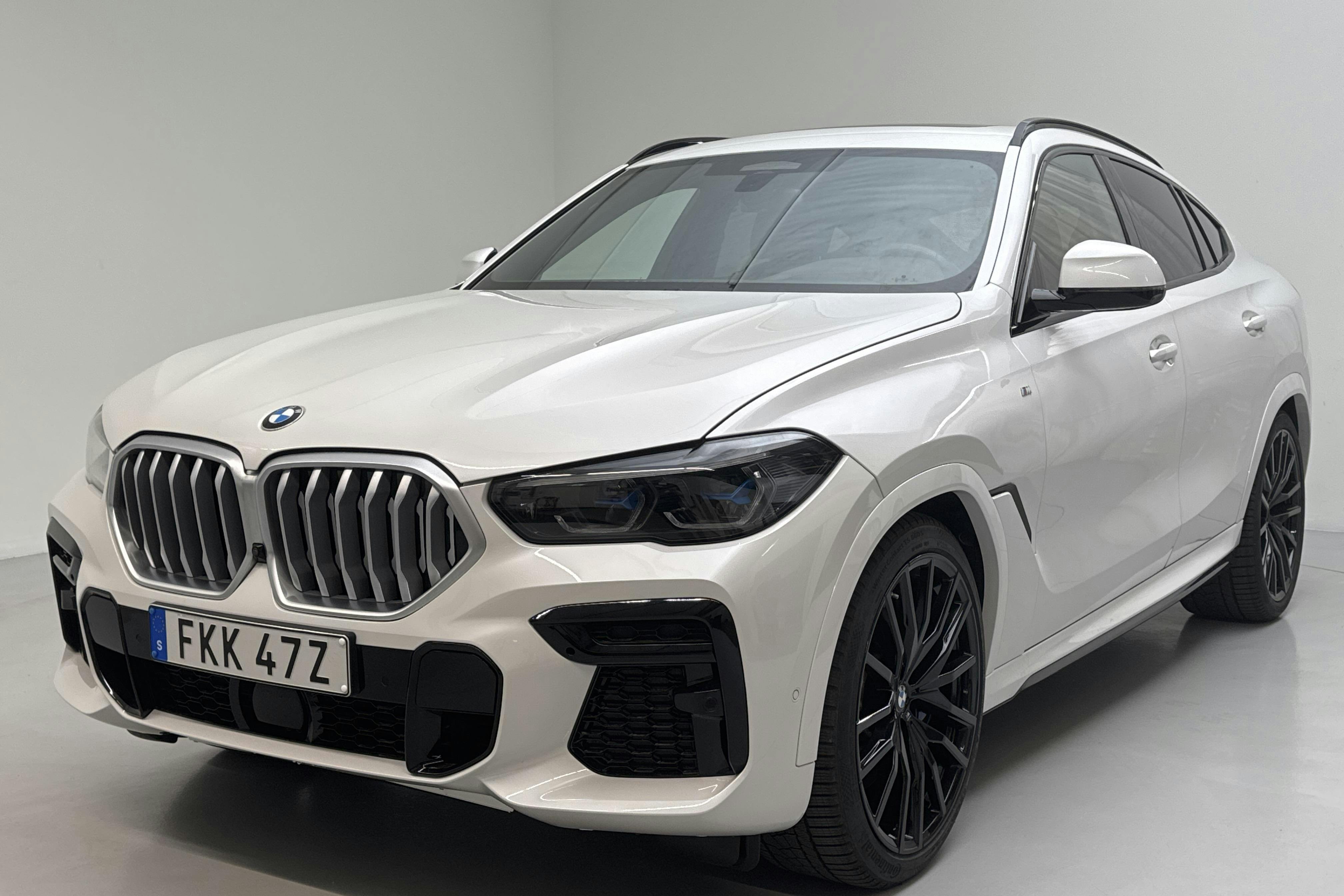 BMW X6 xDrive 40d, G06 (340hk+11hk) - 2 787 mil - Automat - vit - 2022
