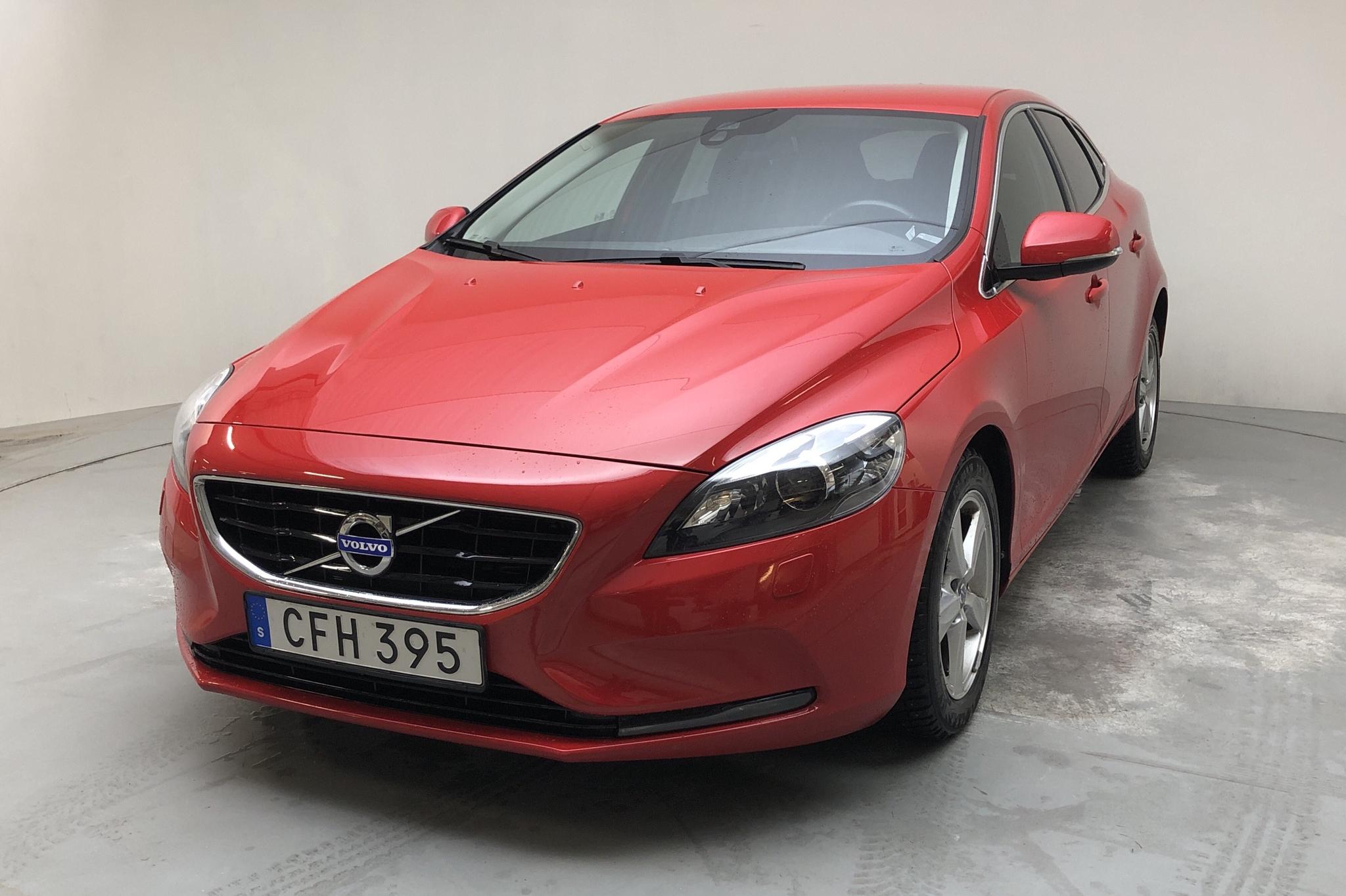Volvo V40 D2 (115hk) - 133 730 km - Manual - red - 2015