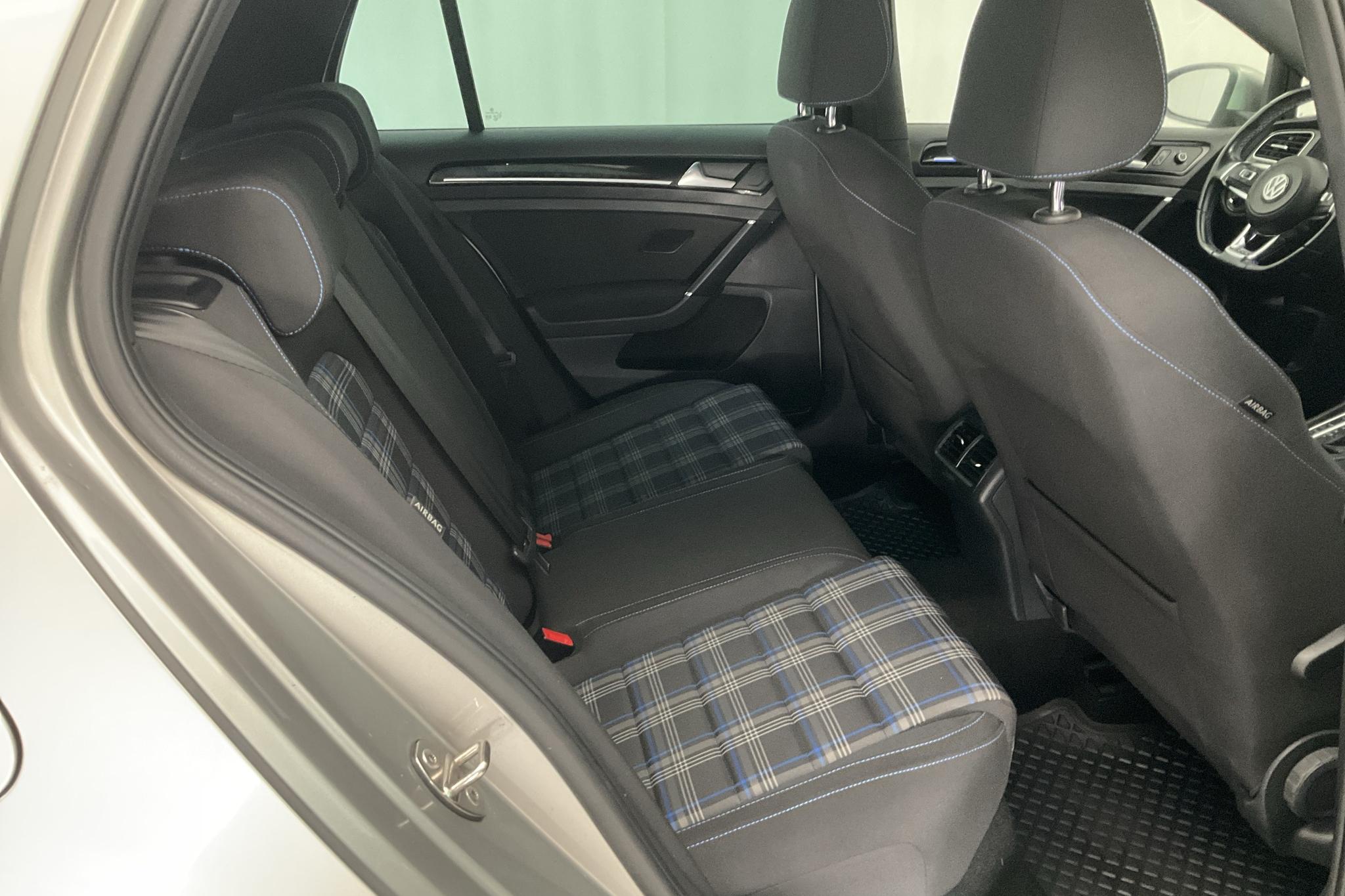 VW Golf VII 1.4 Plug-in-Hybrid 5dr (204hk) - 7 434 mil - Automat - silver - 2015