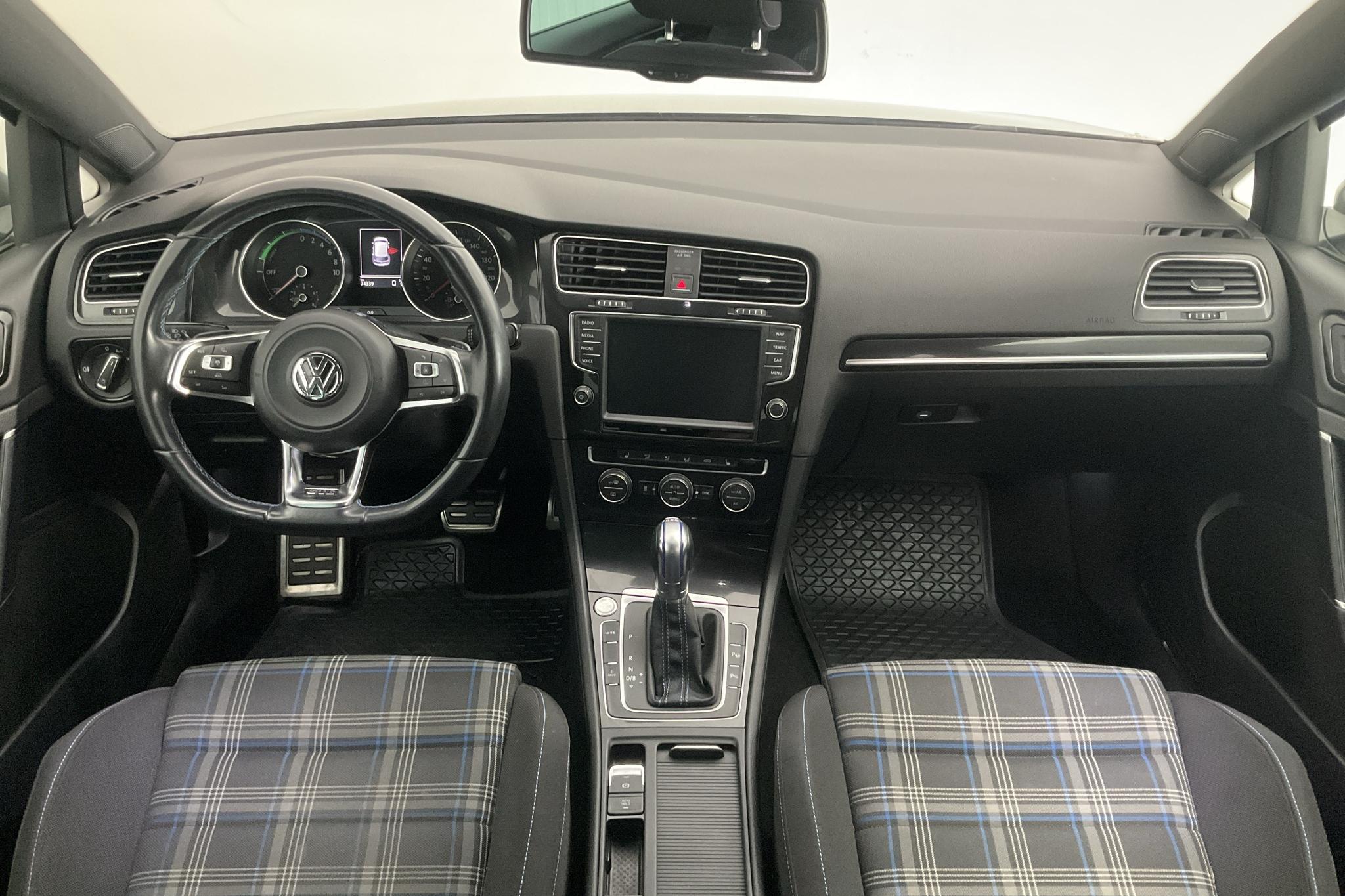 VW Golf VII 1.4 Plug-in-Hybrid 5dr (204hk) - 7 434 mil - Automat - silver - 2015