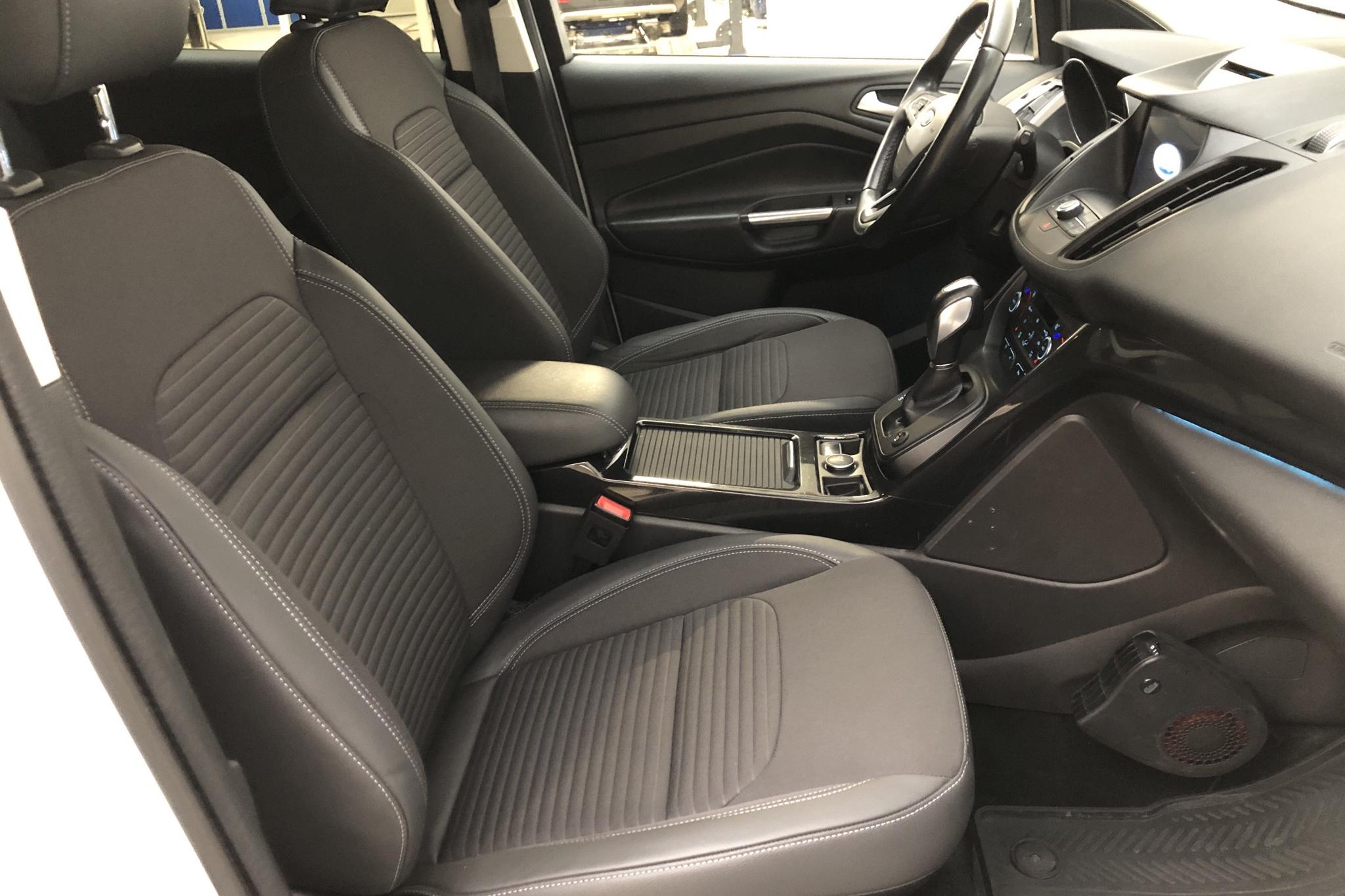 Ford Kuga 1.5 EcoBoost AWD (176hk) - 7 064 mil - Automat - vit - 2020