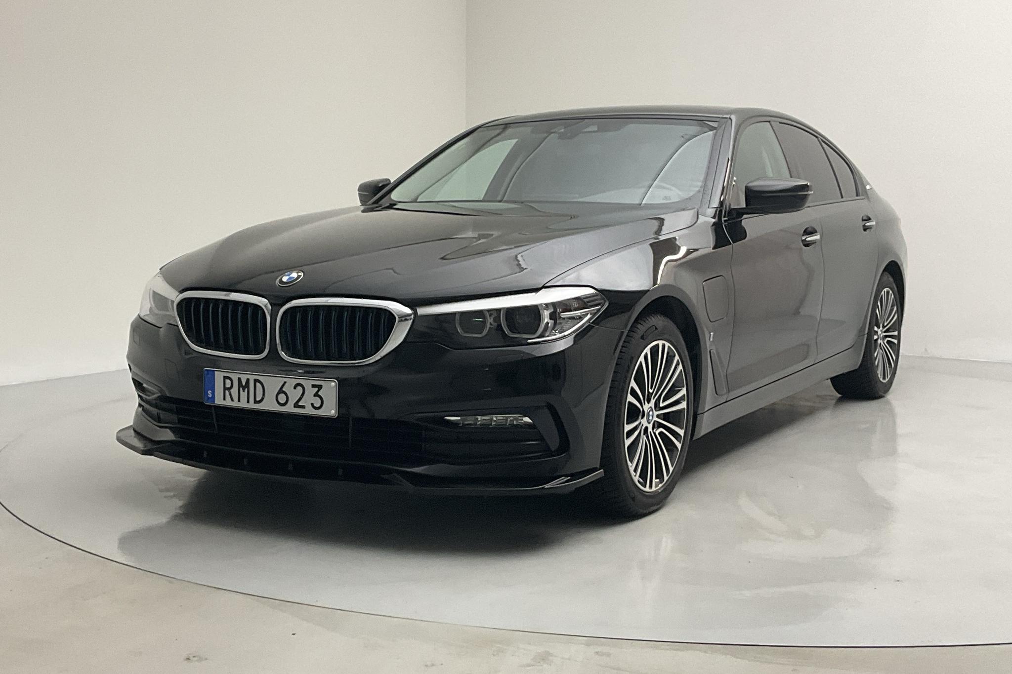 BMW 530e iPerformance Sedan, G30 (252hk) - 104 450 km - Automatyczna - czarny - 2018