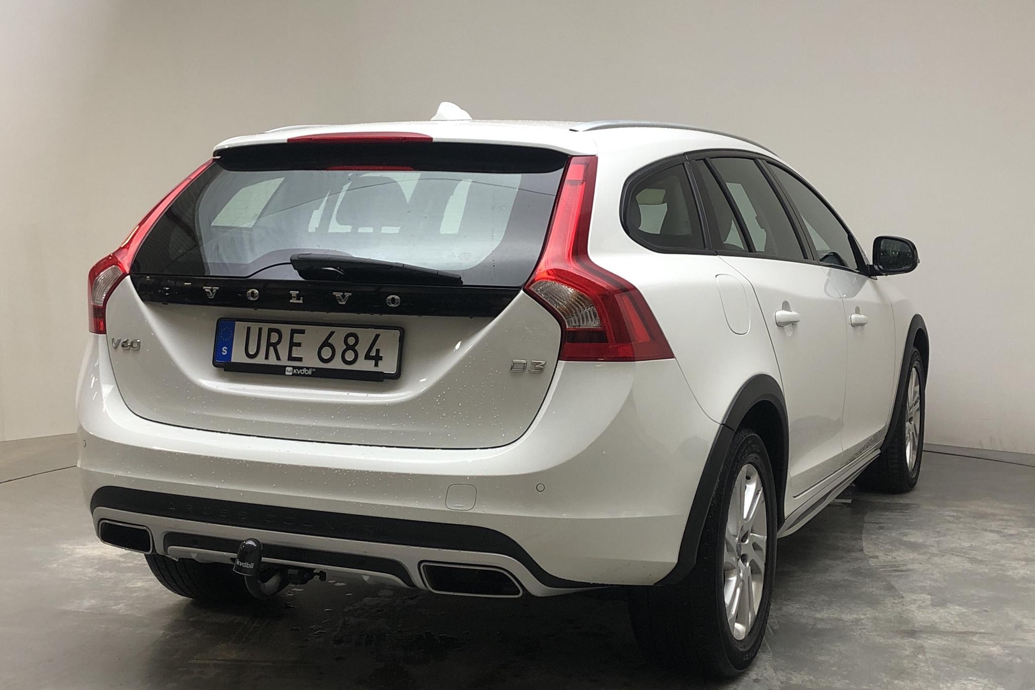 Volvo V60 D3 Cross Country (150hk) - 100 470 km - Automatic - white - 2018