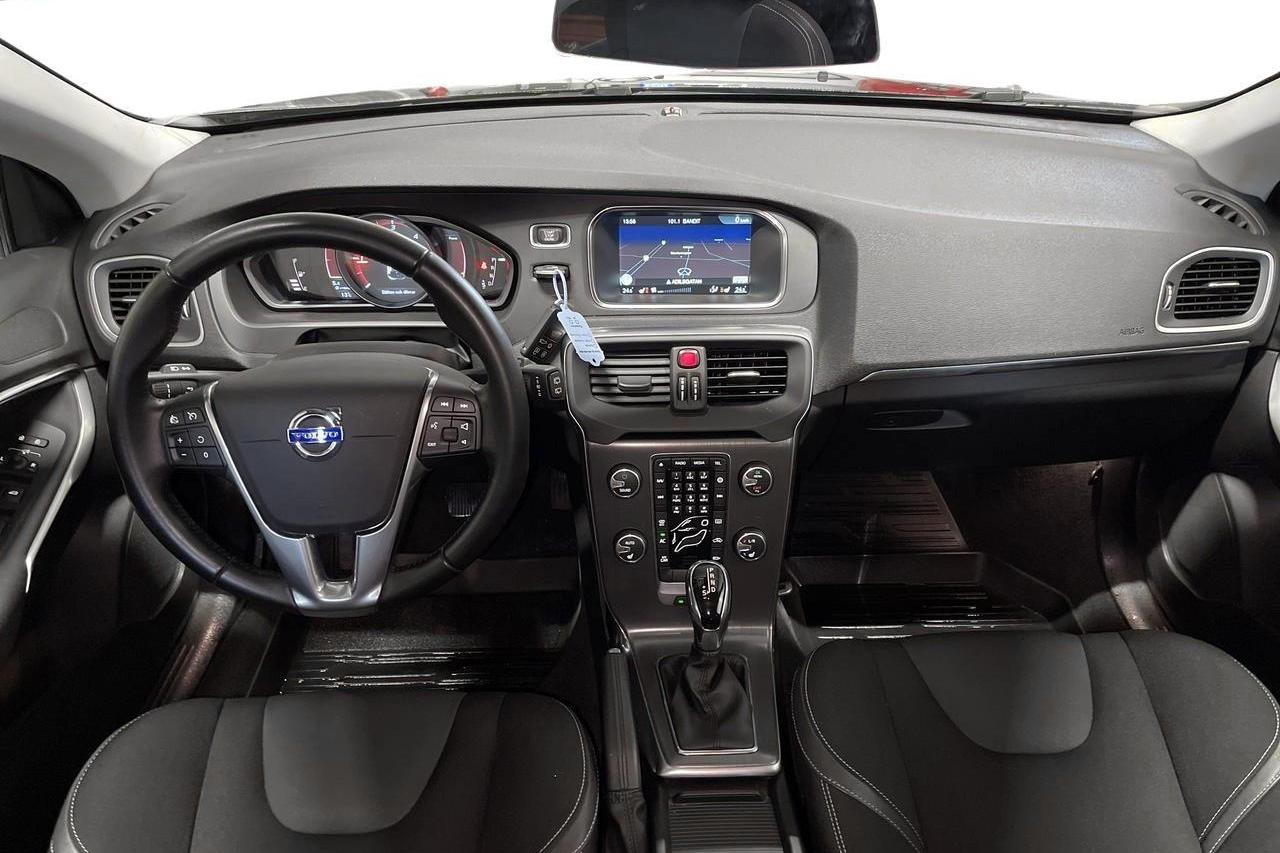 Volvo V40 D4 (190hk) - 79 180 km - Automatyczna - czarny - 2016