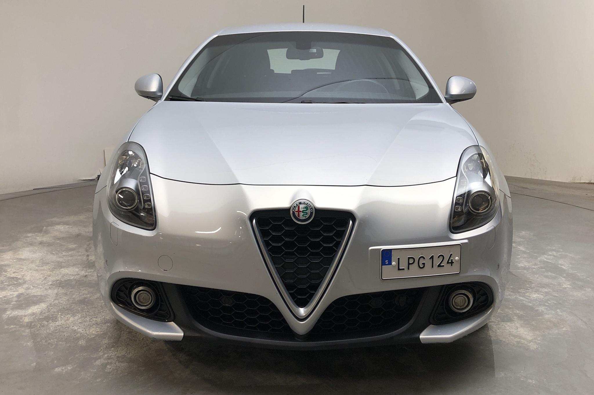 Alfa Romeo Giulietta 1.4 (120hk) - 5 108 mil - Manuell - vit - 2017