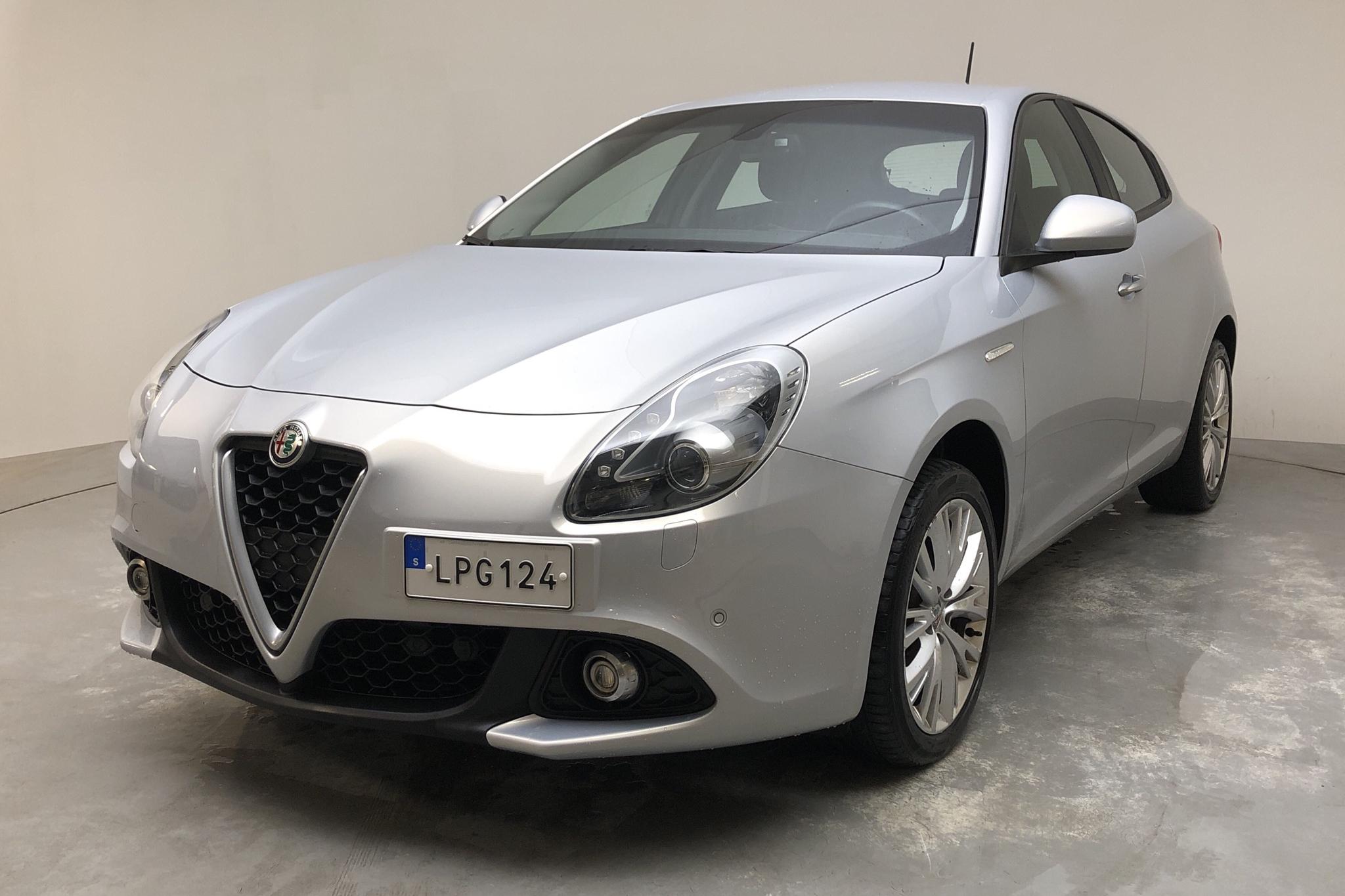 Alfa Romeo Giulietta 1.4 (120hk) - 5 108 mil - Manuell - vit - 2017