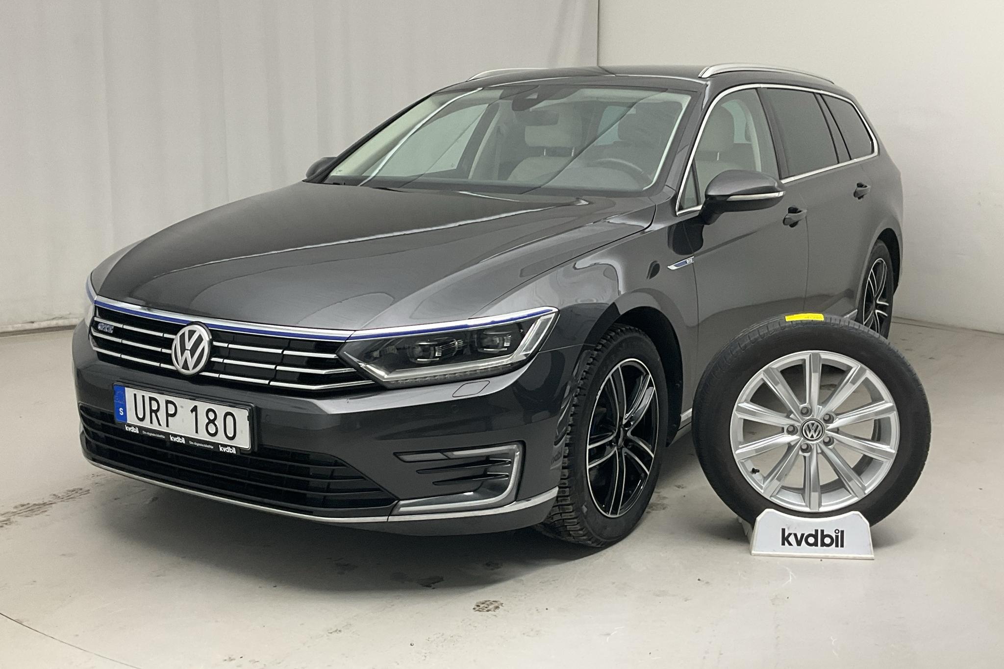 VW Passat 1.4 Plug-in-Hybrid Sportscombi (218hk) - 8 807 mil - Automat - Dark Grey - 2018