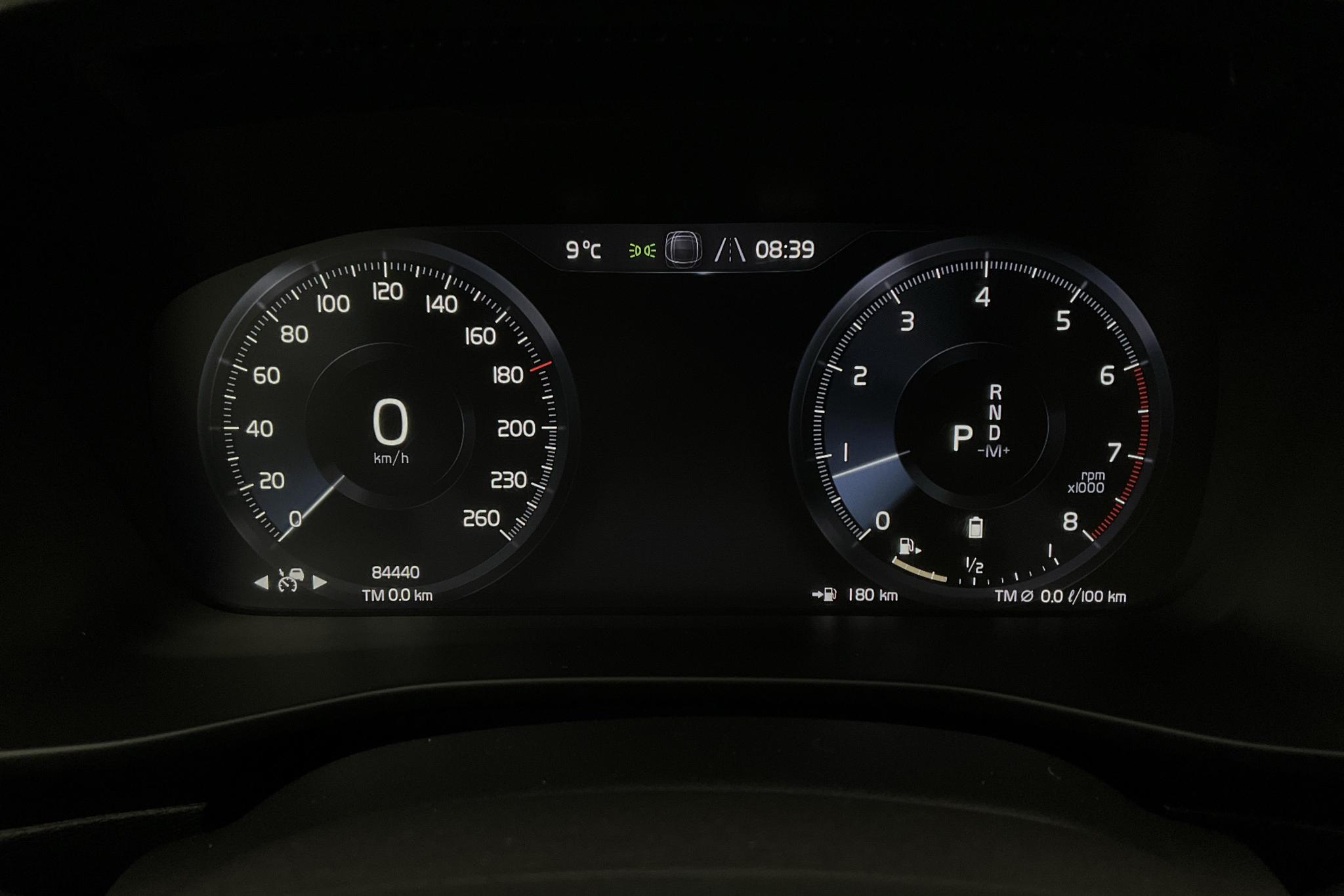 Volvo XC40 B4 AWD (197hk) - 8 444 mil - Automat - vit - 2021