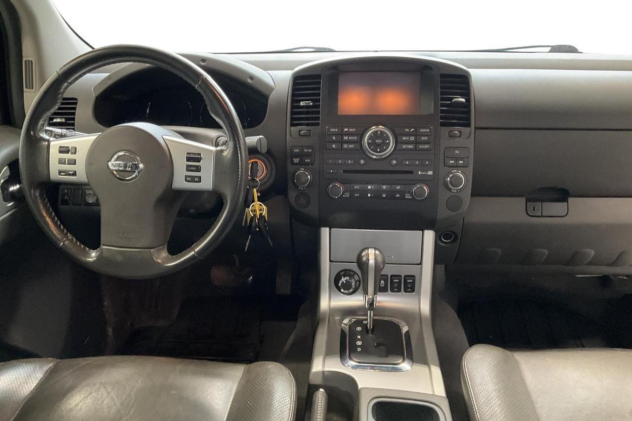 Nissan Navara 3.0 dCi V6 (231hk) - 250 010 km - Automaatne - hõbe - 2016