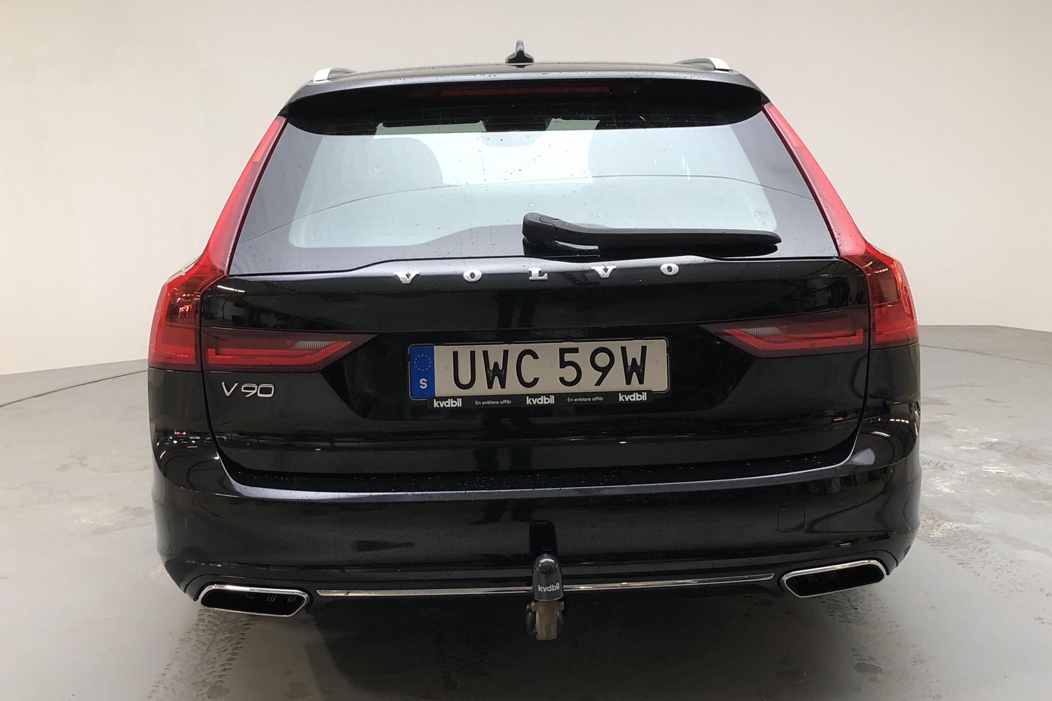 VOLVO VOLVO V90 D4 AWD - 101 880 km - Automatic - black - 2019
