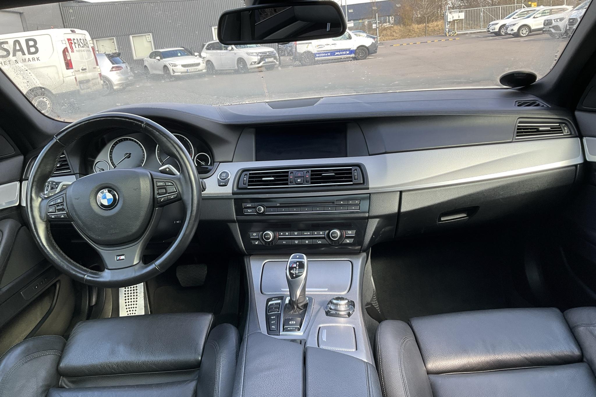 BMW M550d xDrive Touring, F11 (381hk) - 118 250 km - Automatyczna - biały - 2012