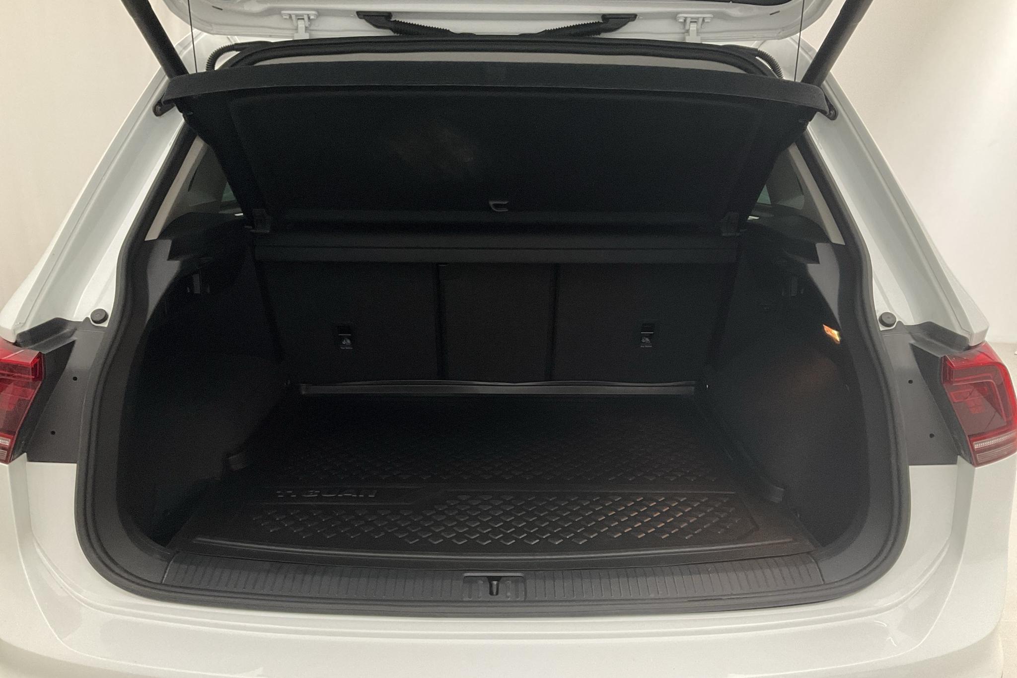 VW Tiguan 2.0 TDI 4MOTION (190hk) - 10 337 mil - Automat - vit - 2019