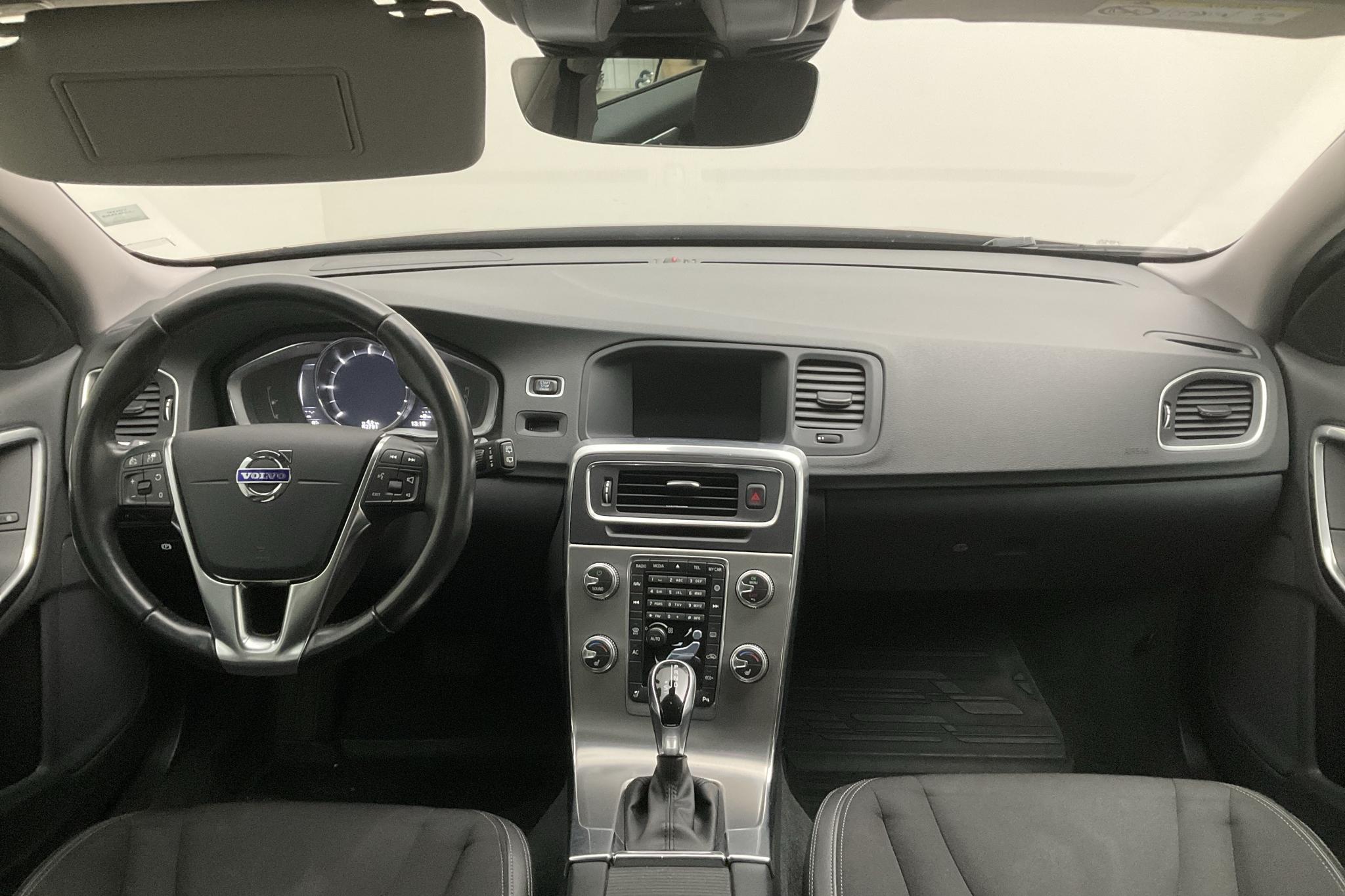 Volvo V60 D3 Cross Country (150hk) - 8 279 mil - Automat - brun - 2018
