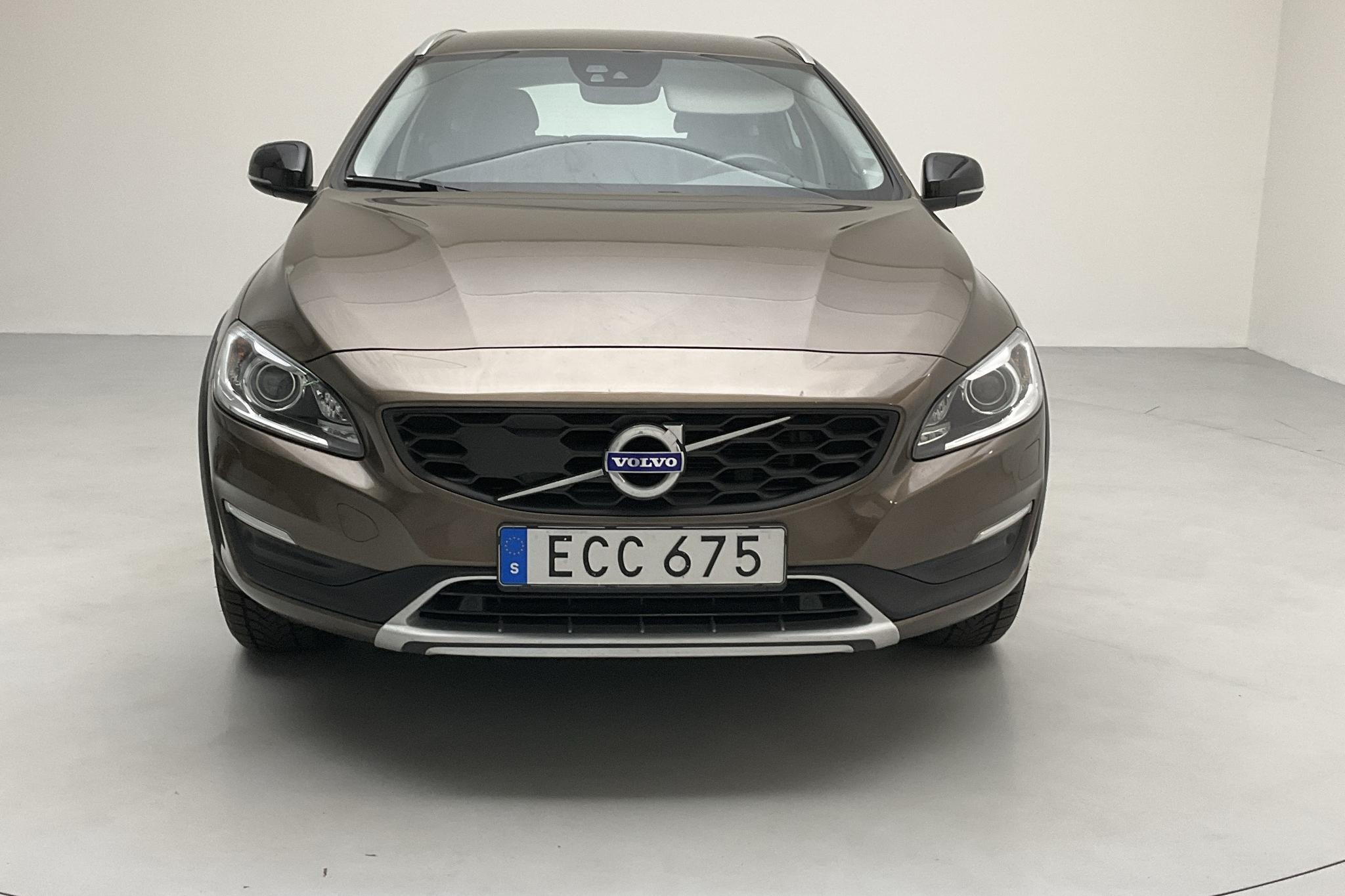 Volvo V60 D3 Cross Country (150hk) - 82 790 km - Automatic - brown - 2018