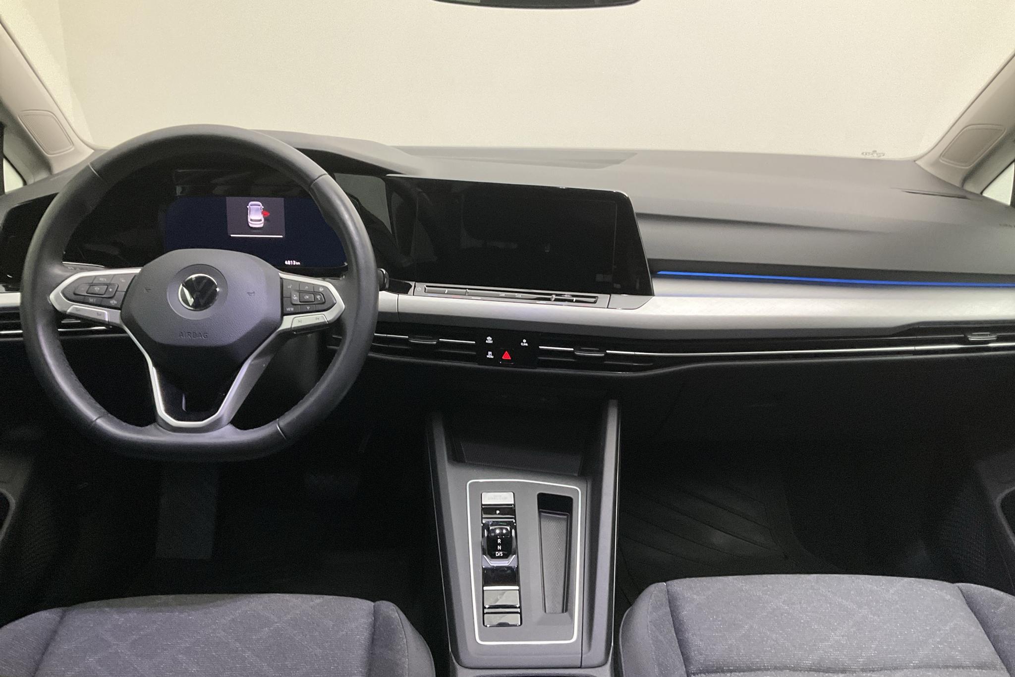 VW Golf VIII 1.0 TSI 5dr (110hk) - 4 810 km - Automaatne - hall - 2022