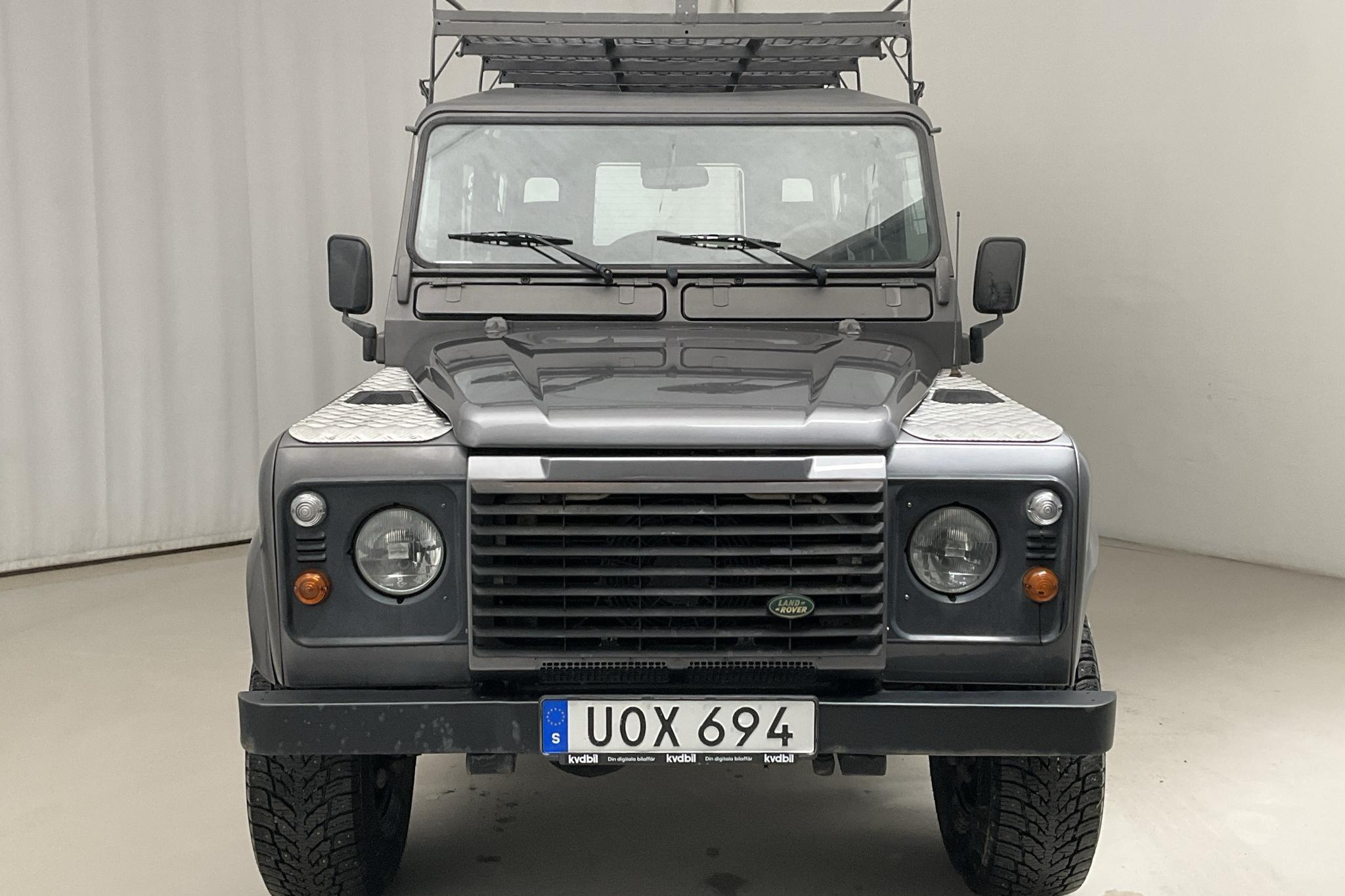 Land Rover Defender 110 2.5 TD5 CSW/SW (122hk) - 24 357 mil - Manuell - grå - 2004