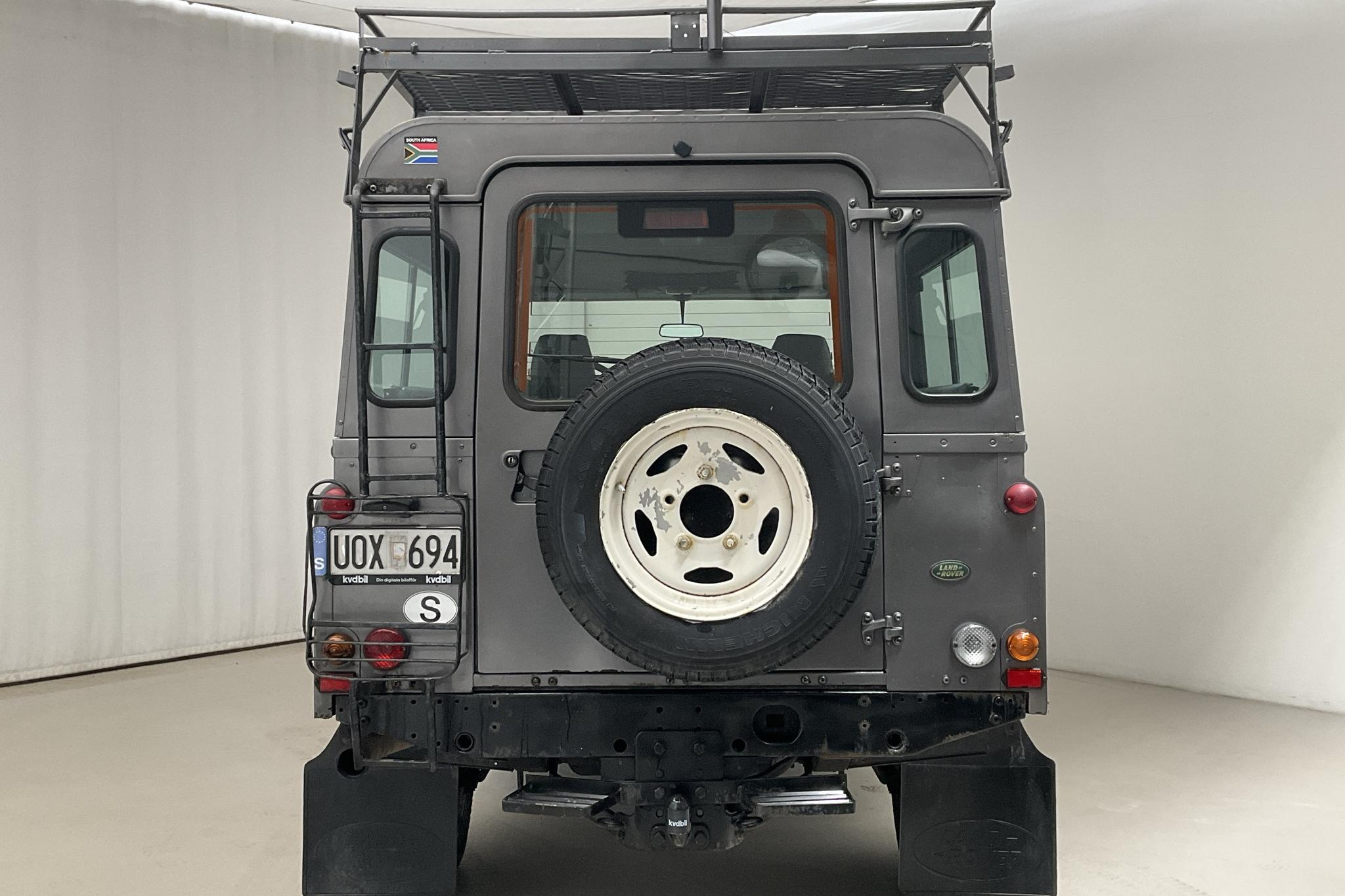 Land Rover Defender 110 2.5 TD5 CSW/SW (122hk) - 243 570 km - Manual - gray - 2004