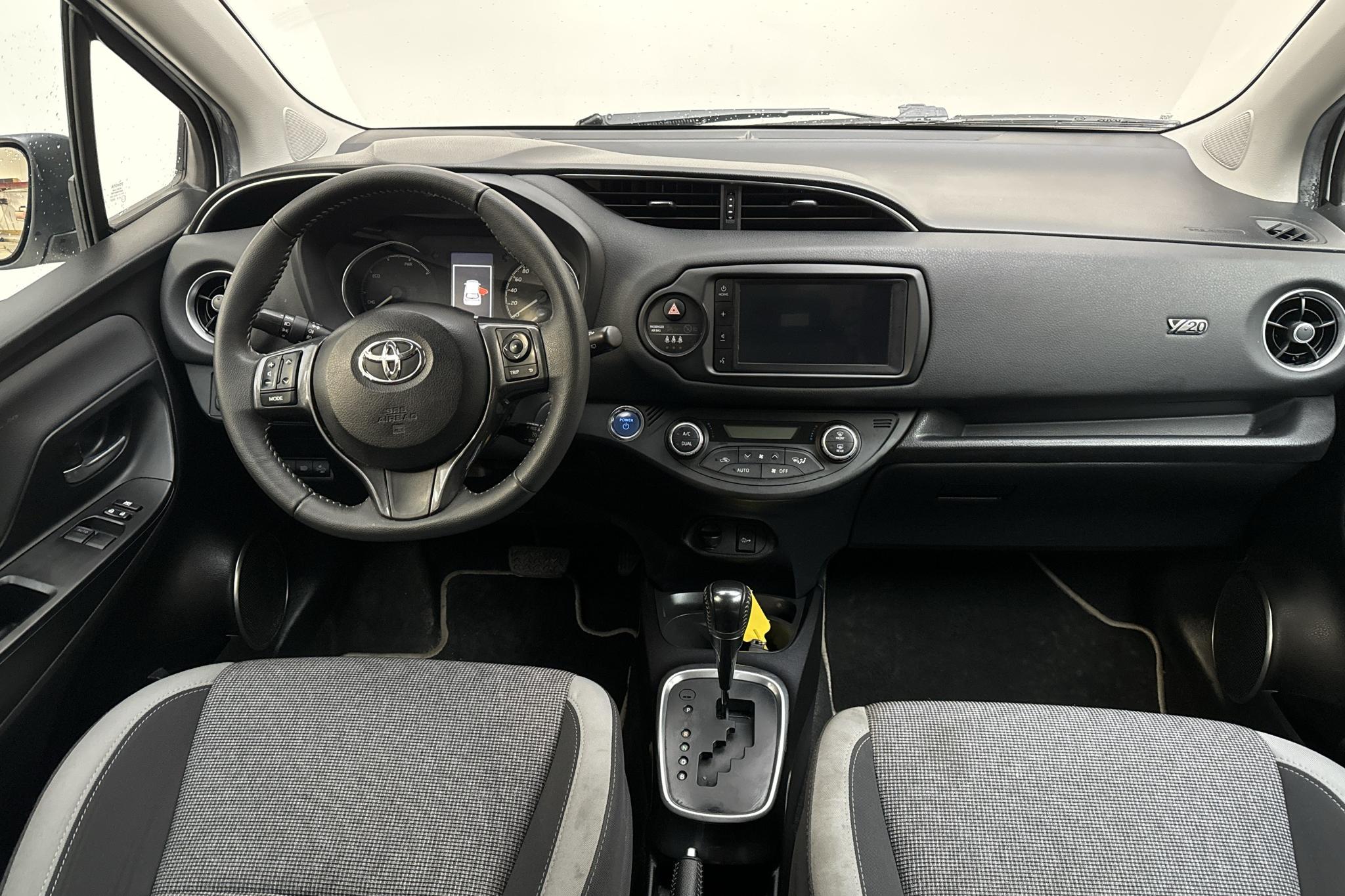 Toyota Yaris 1.5 Hybrid 5dr (101hk) - 124 800 km - Automatic - white - 2019