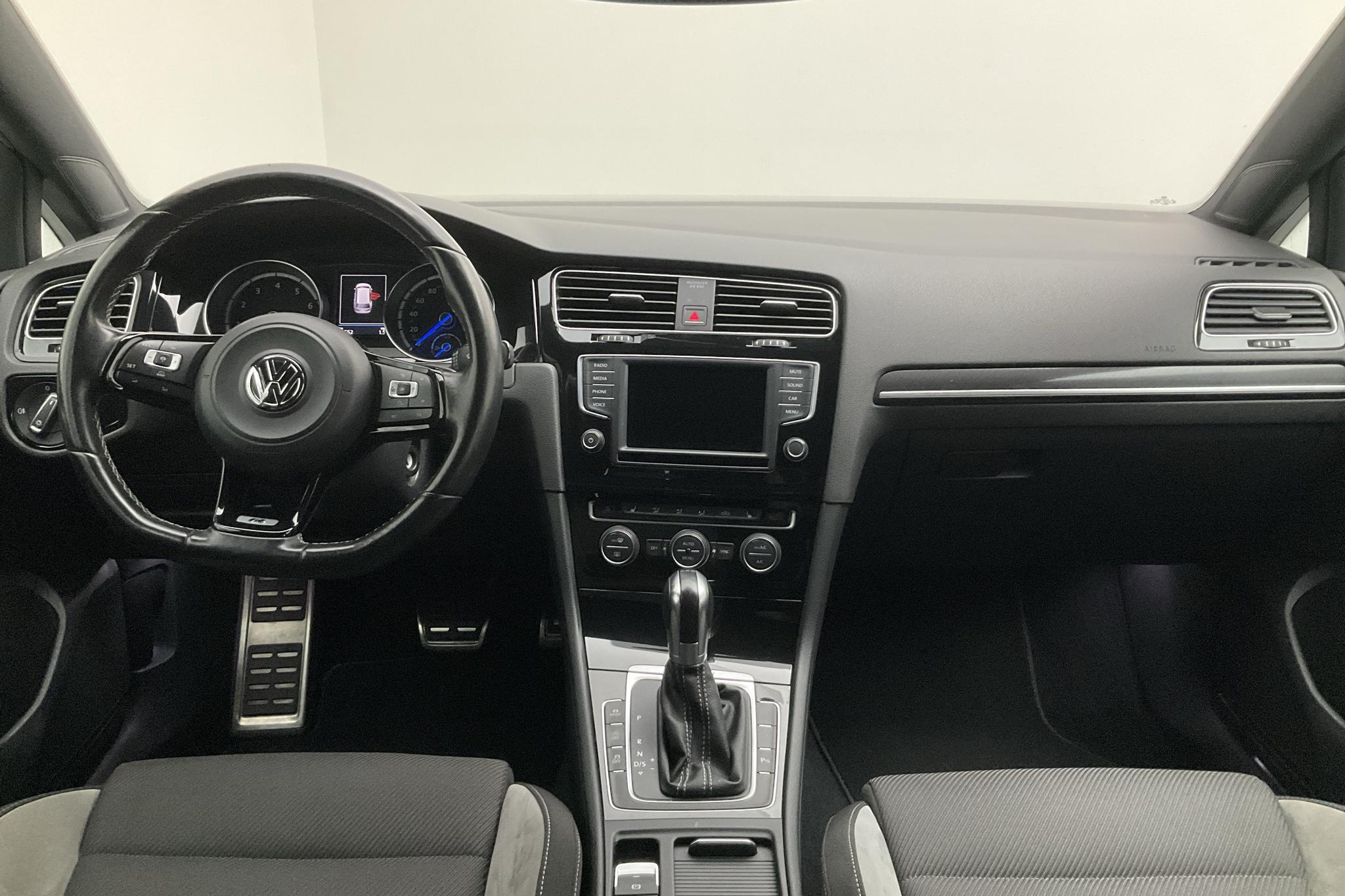 VW Golf VII 2.0 TSI R Sportscombi 4Motion (300hk) - 9 355 mil - Automat - blå - 2017