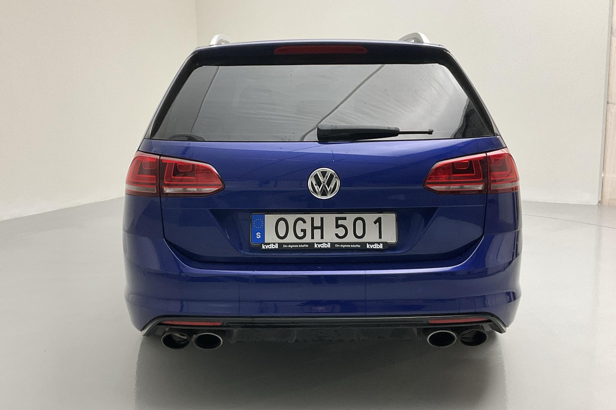 VW Golf VII 2.0 TSI R Sportscombi 4Motion (300hk) - 9 355 mil - Automat - blå - 2017