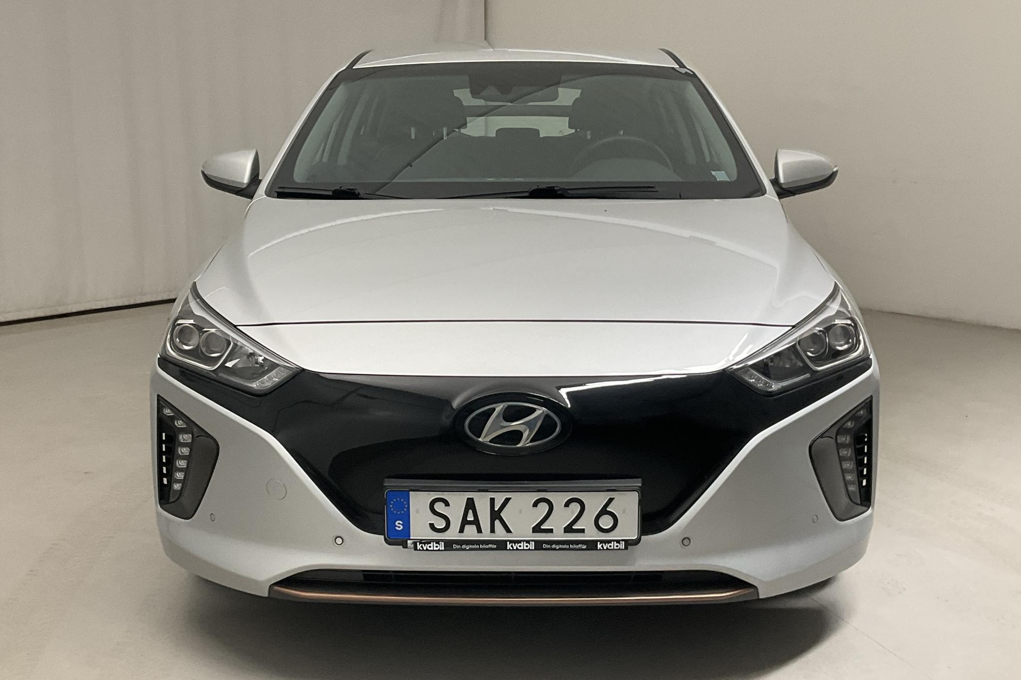 Hyundai IONIQ Electric (120hk) - 60 750 km - Automaatne - hõbe - 2018