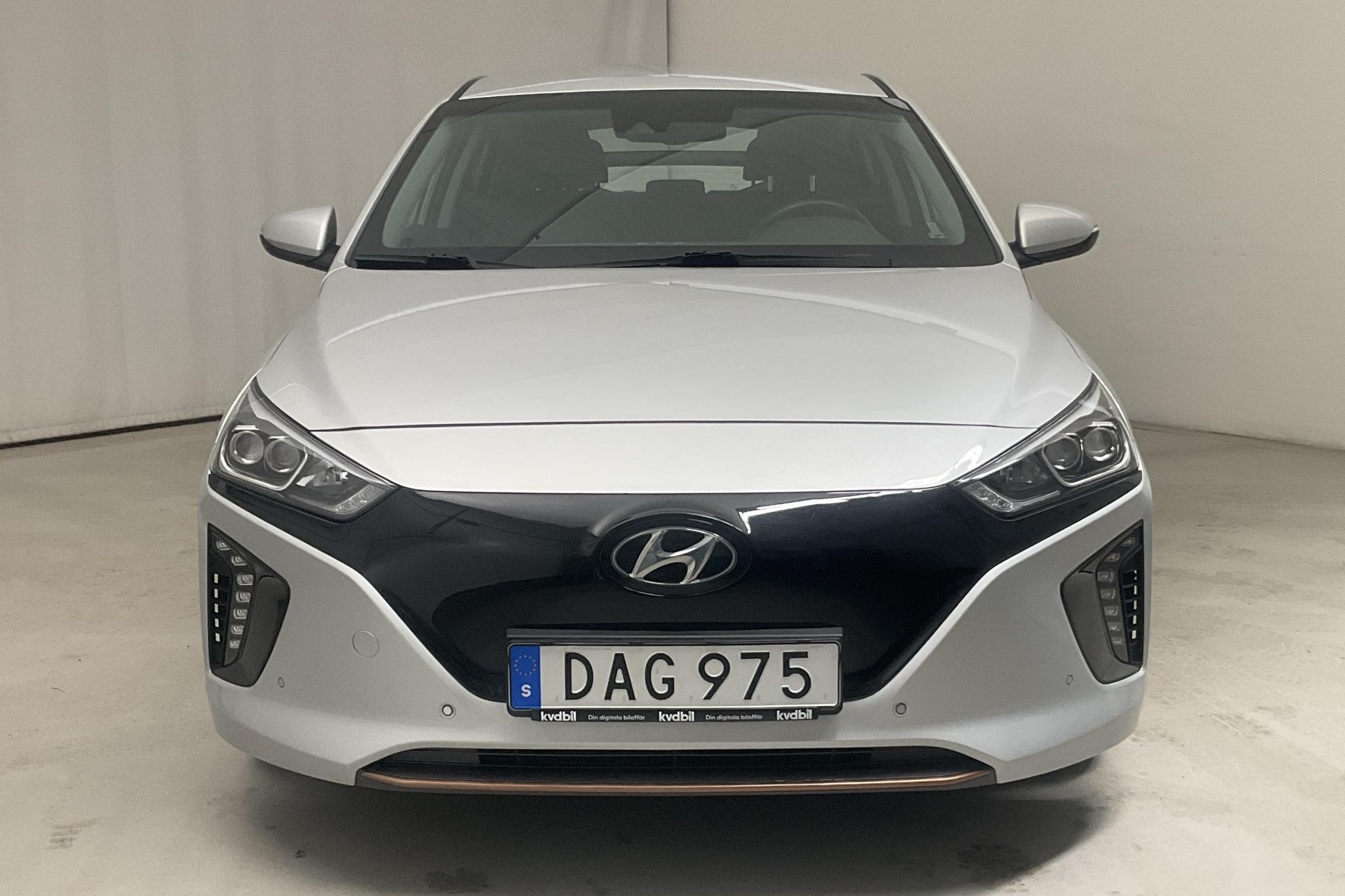 Hyundai IONIQ Electric (120hk) - 103 220 km - Automatic - silver - 2018