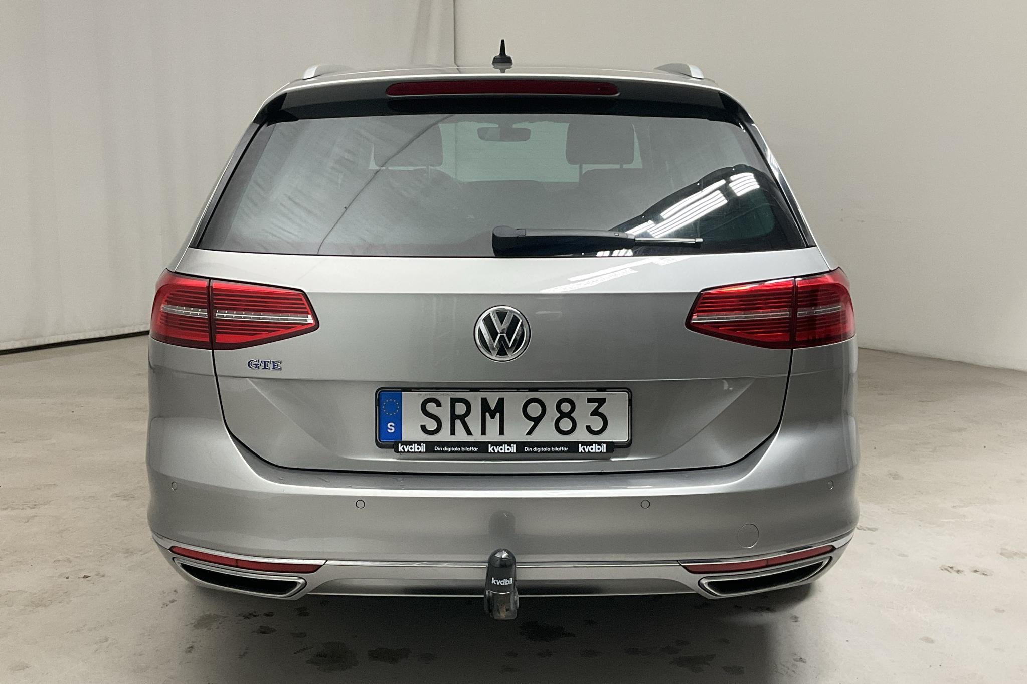VW Passat 1.4 Plug-in-Hybrid Sportscombi (218hk) - 96 010 km - Automatic - silver - 2017