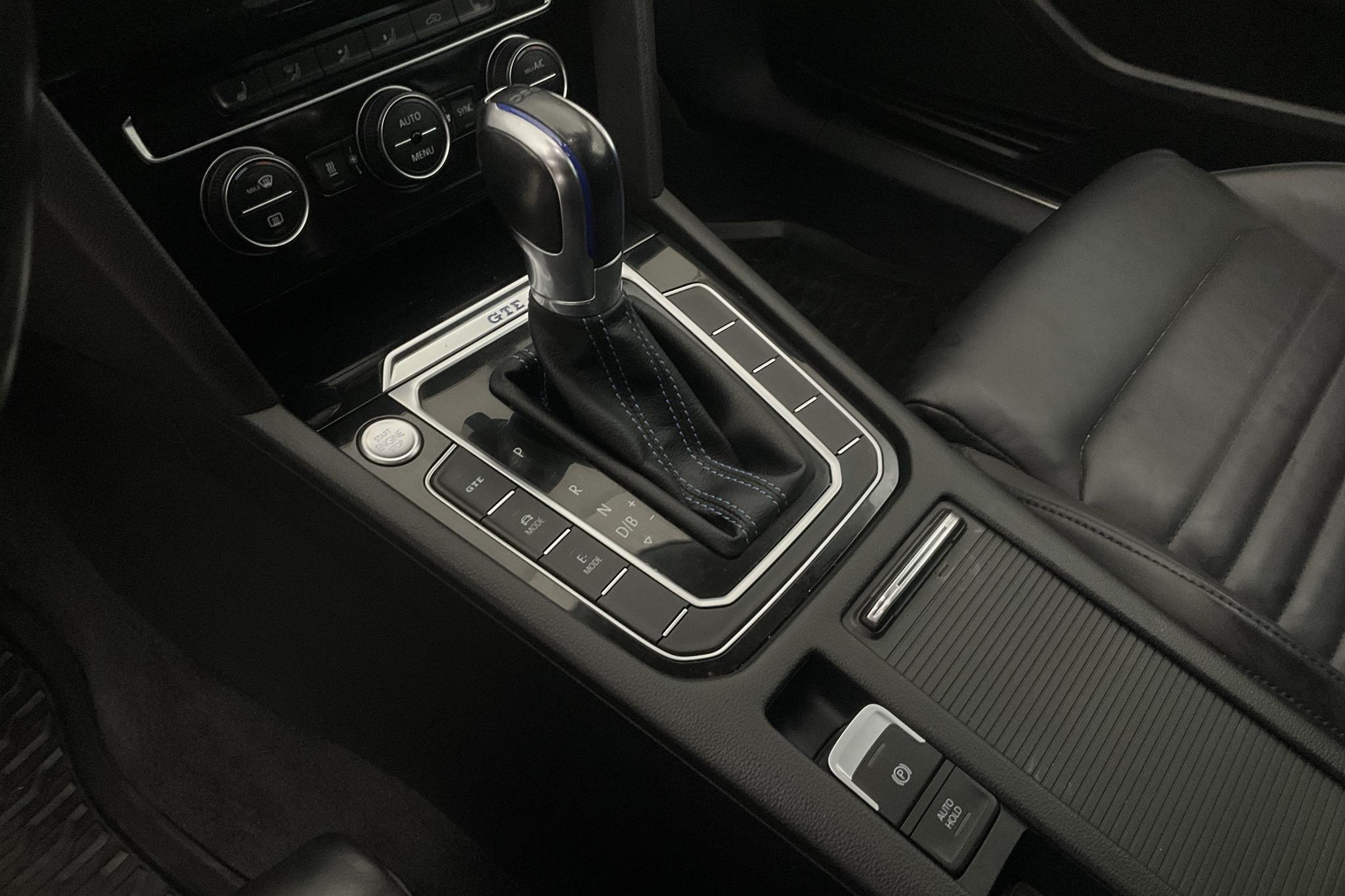 VW Passat 1.4 Plug-in-Hybrid Sportscombi (218hk) - 96 010 km - Automatic - silver - 2017