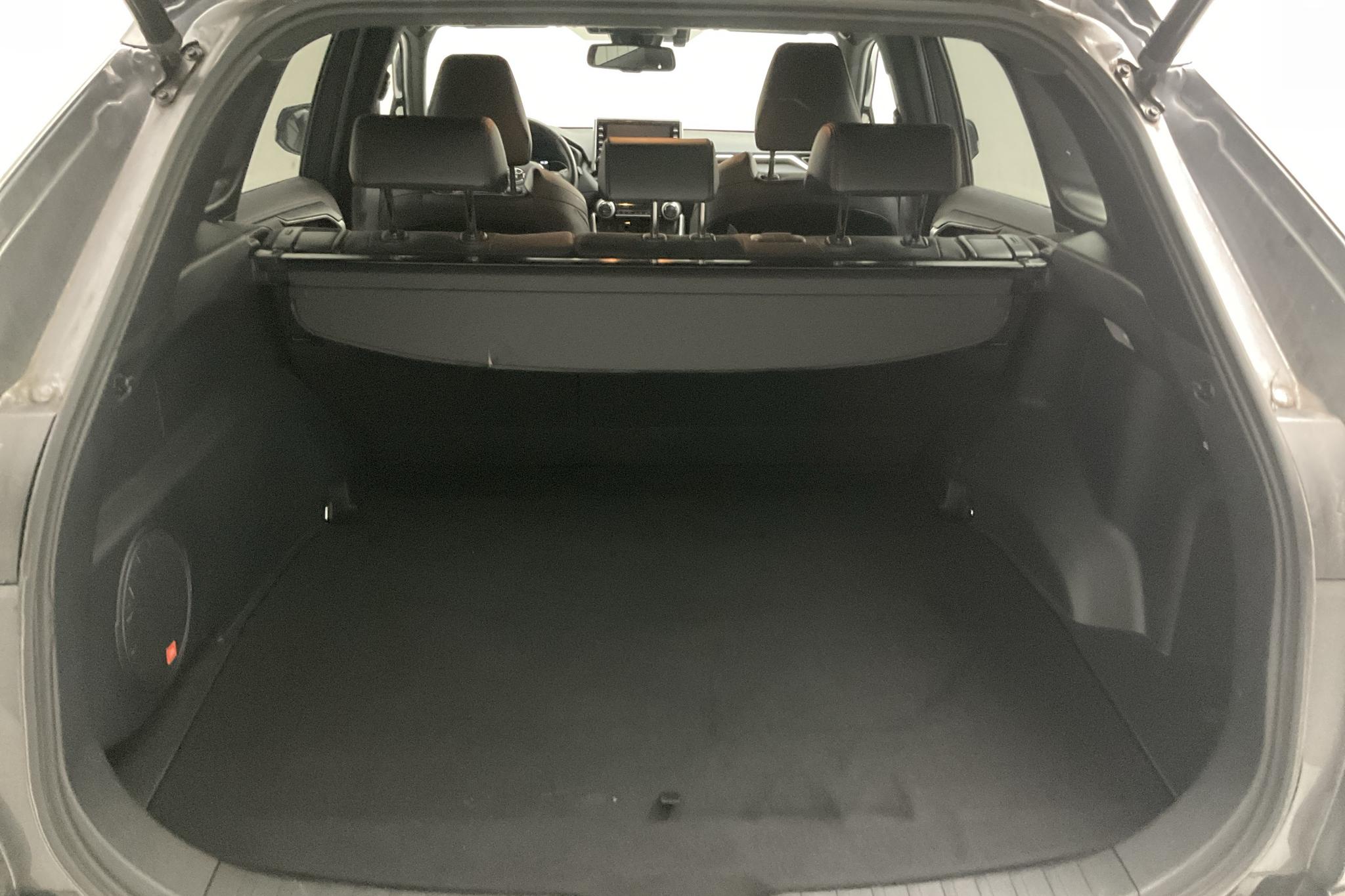 Toyota RAV4 2.5 Plug-in Hybrid AWD (306hk) - 12 227 mil - Automat - grå - 2021