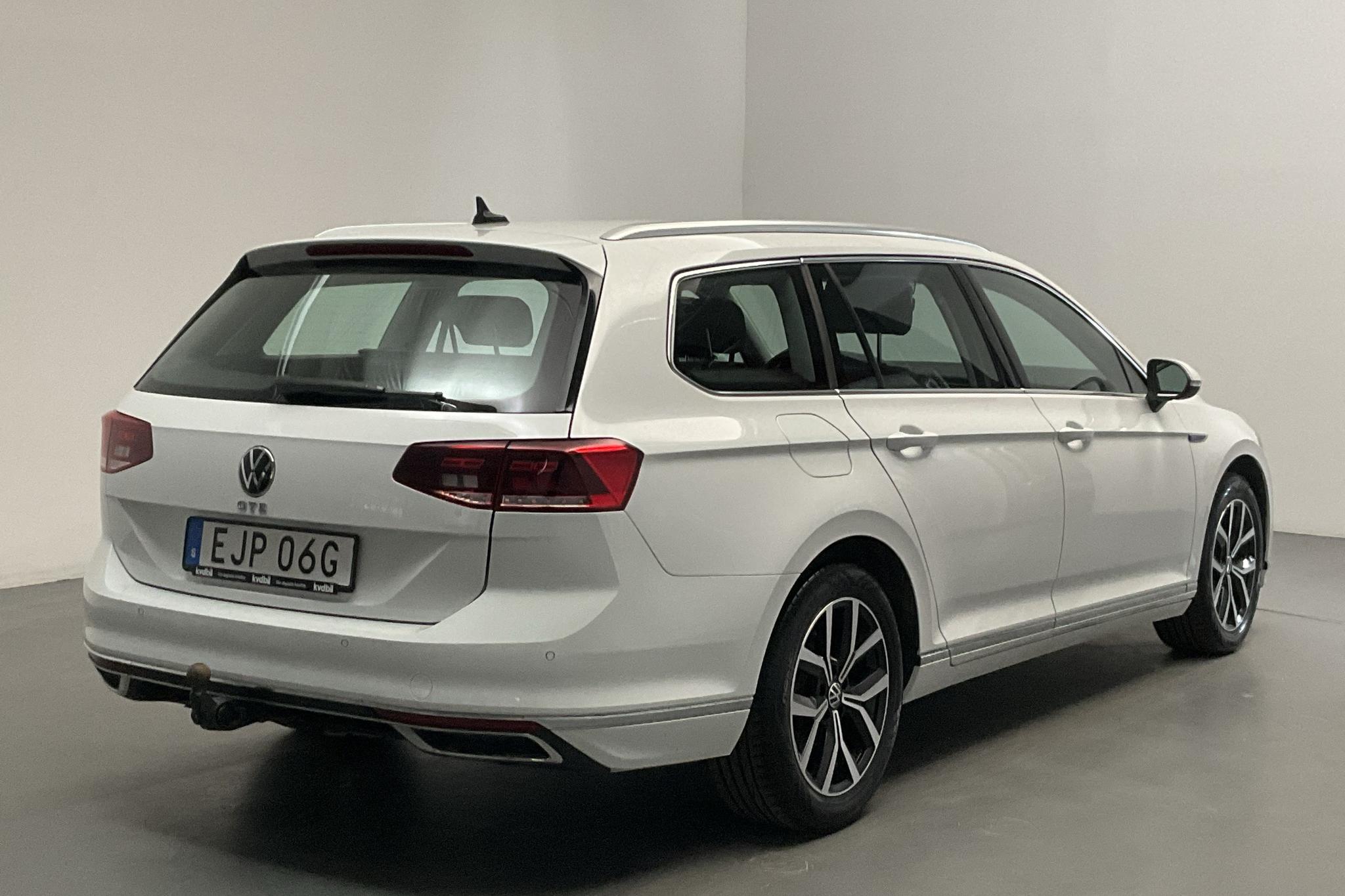 VW Passat 1.4 GTE Sportscombi (218hk) - 136 590 km - Automaattinen - valkoinen - 2021