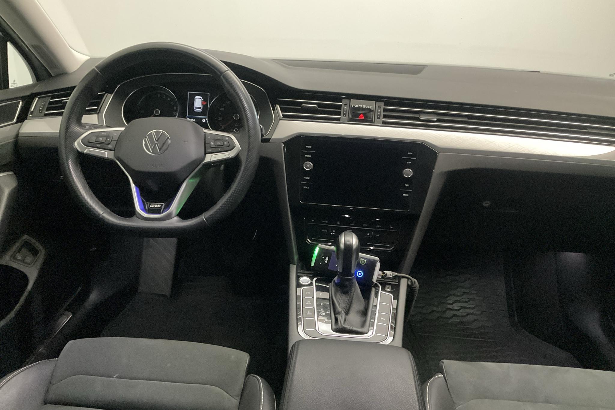 VW Passat 1.4 GTE Sportscombi (218hk) - 136 590 km - Automatic - white - 2021