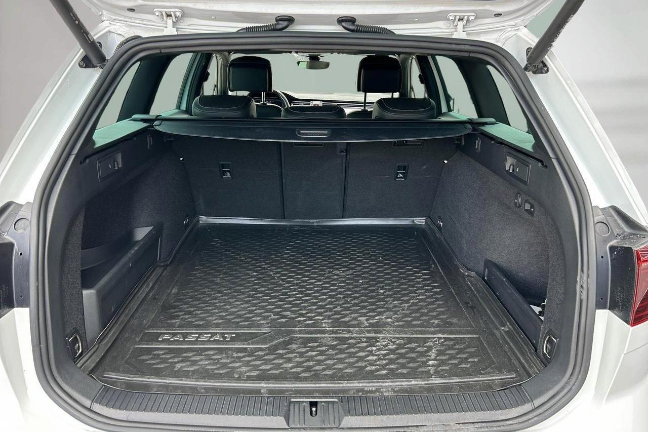 VW Passat 2.0 TDI Sportscombi 4Motion (200hk) - 14 369 mil - Automat - vit - 2021