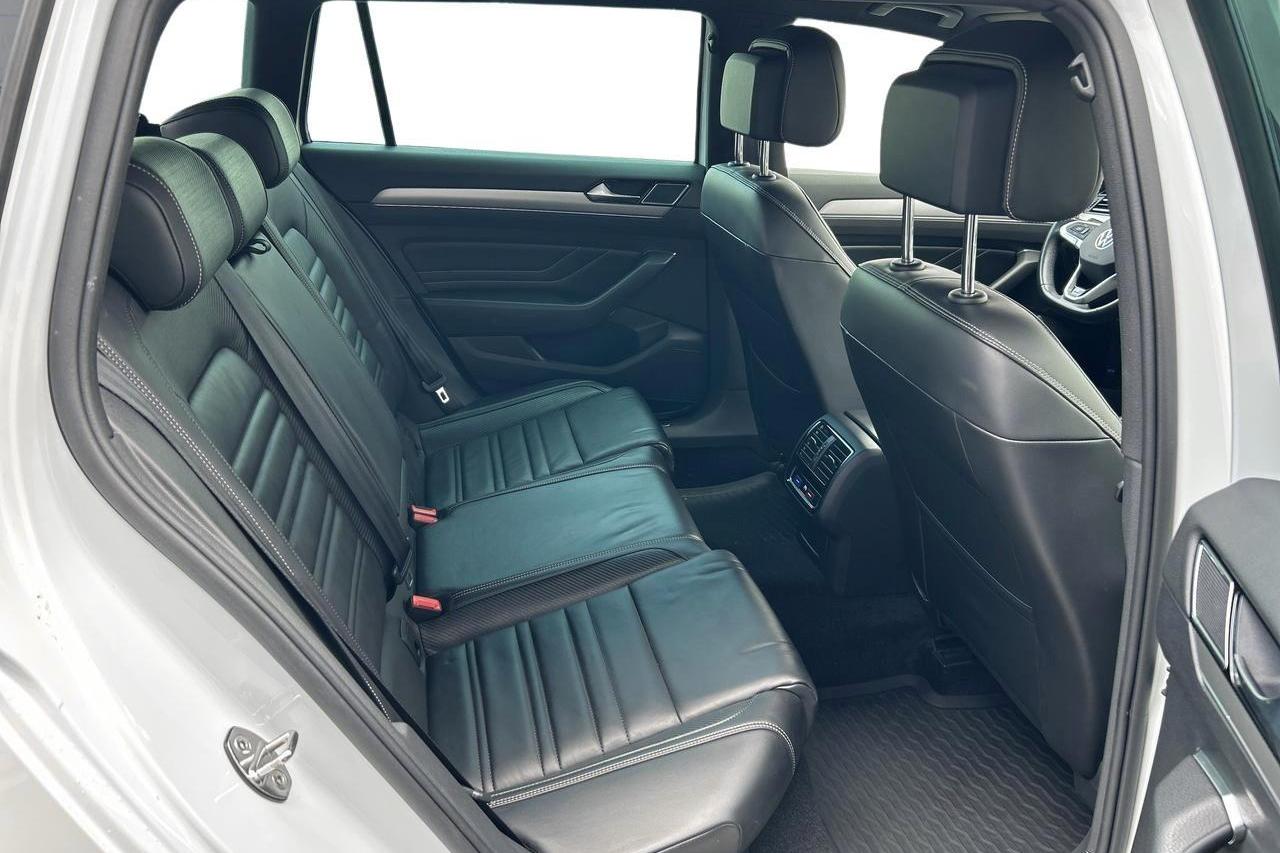 VW Passat 2.0 TDI Sportscombi 4Motion (200hk) - 14 369 mil - Automat - vit - 2021