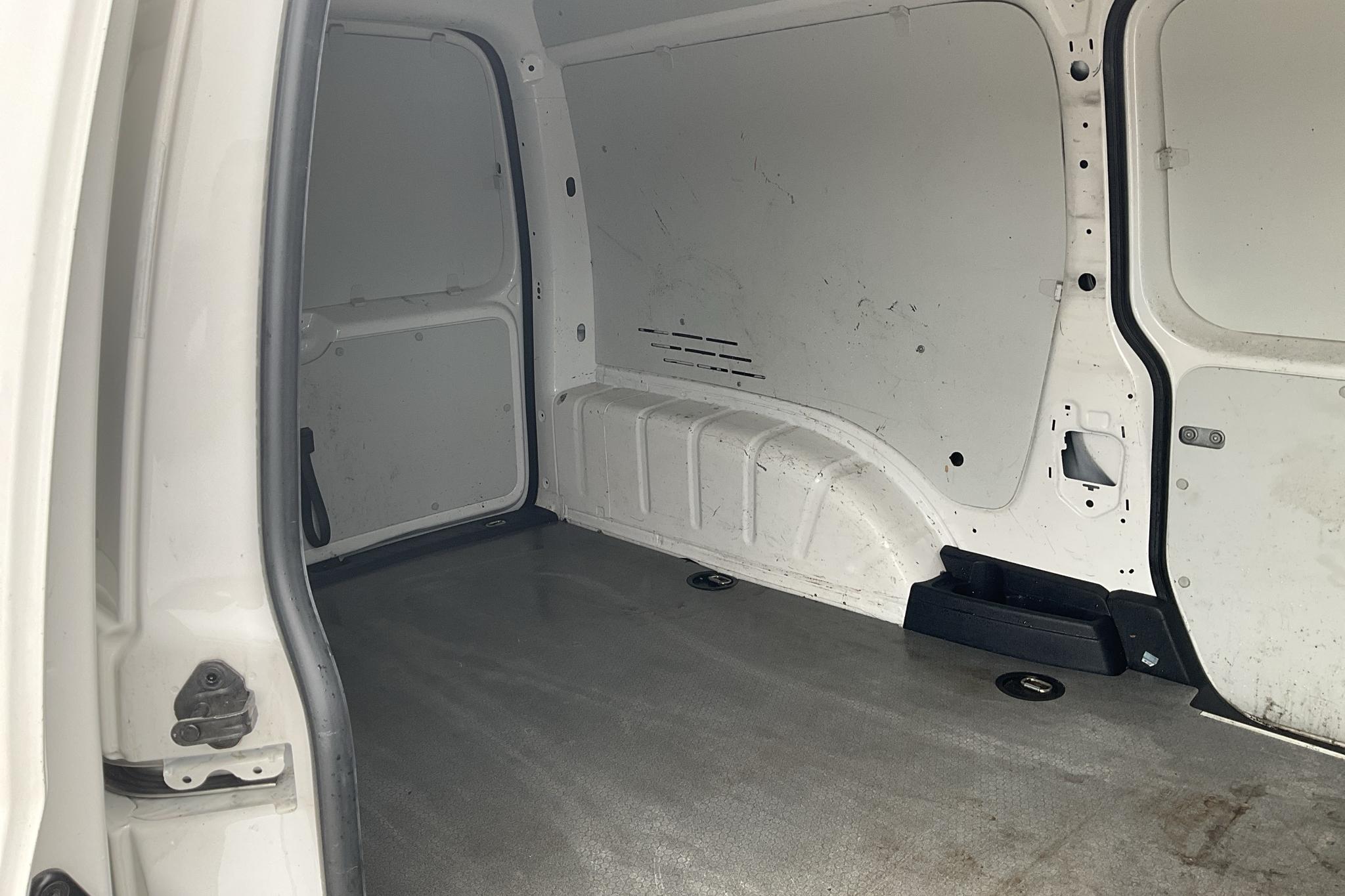 VW Caddy 1.4 TGI Maxi Skåp (110hk) - 12 545 mil - Automat - vit - 2018