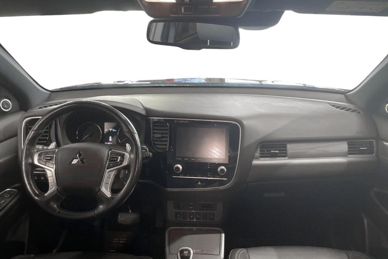 Mitsubishi Outlander 2.4 Plug-in Hybrid 4WD (136hk) - 11 119 mil - Automat - svart - 2020