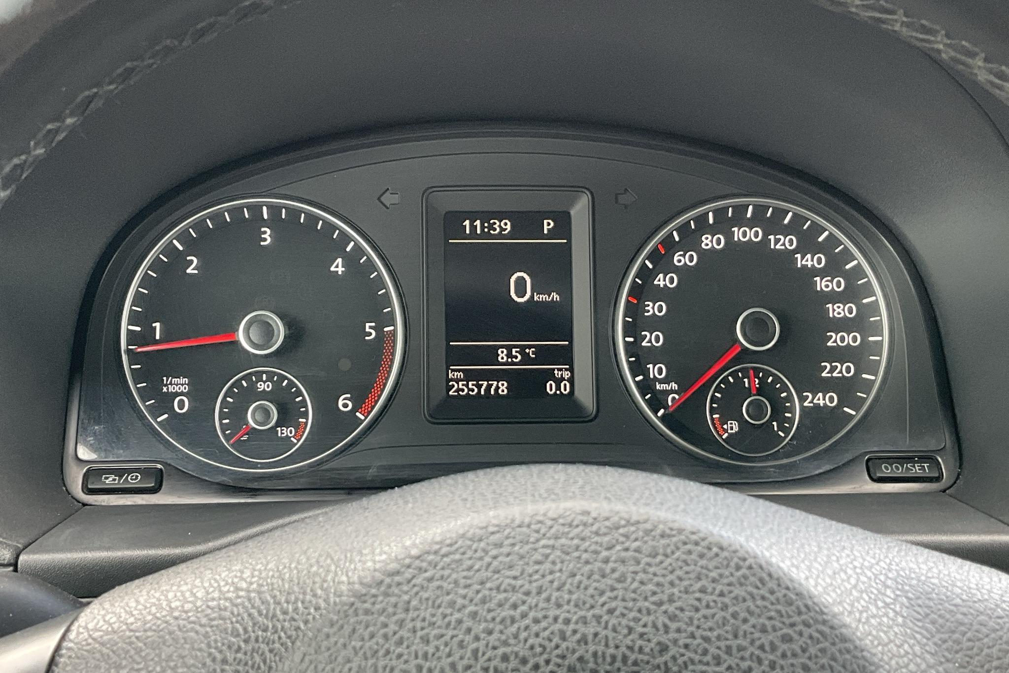 VW Caddy Life 1.6 TDI (102hk) - 25 578 mil - Automat - svart - 2014