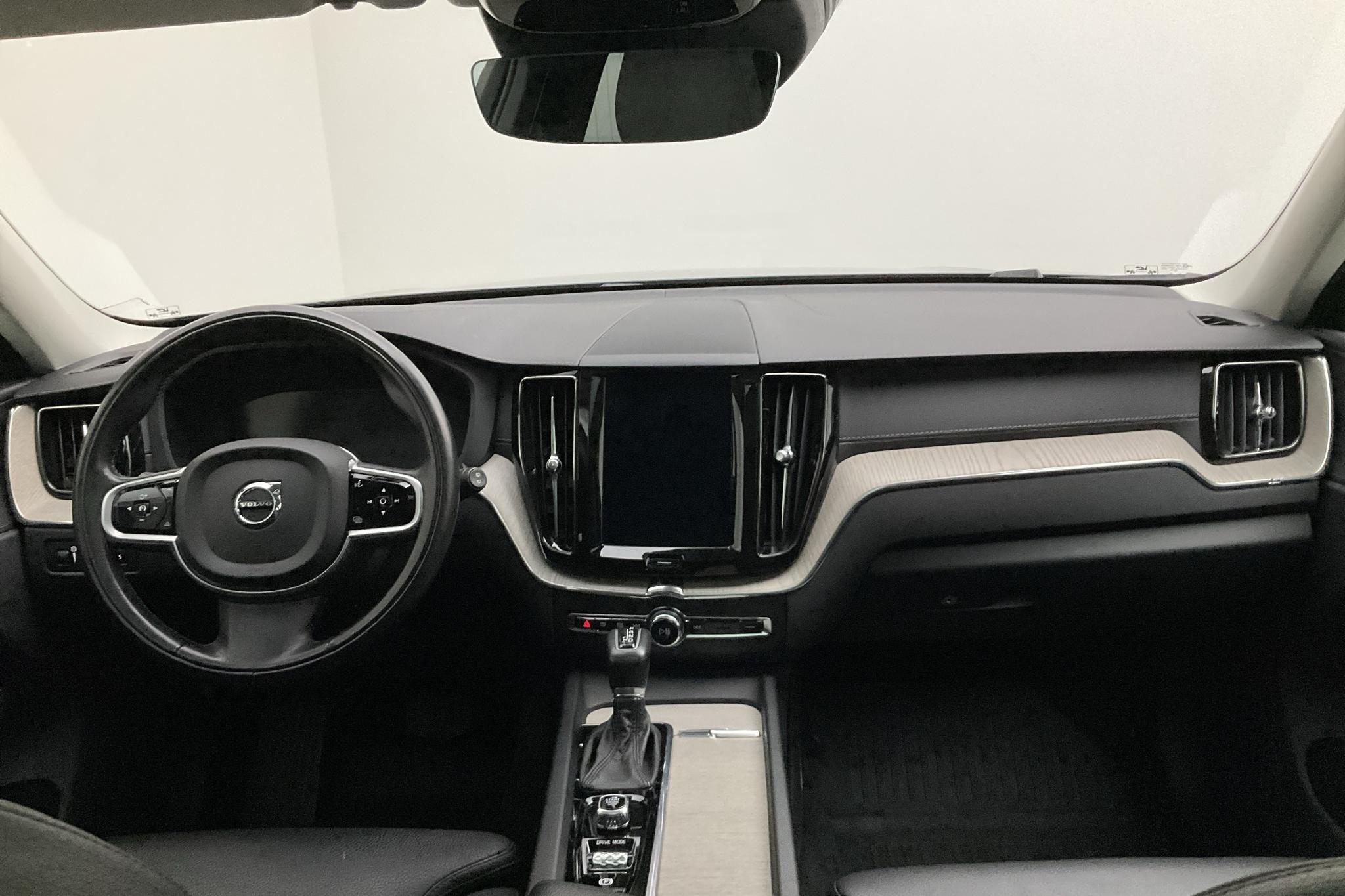Volvo XC60 T5 AWD (250hk) - 7 404 mil - Automat - svart - 2019