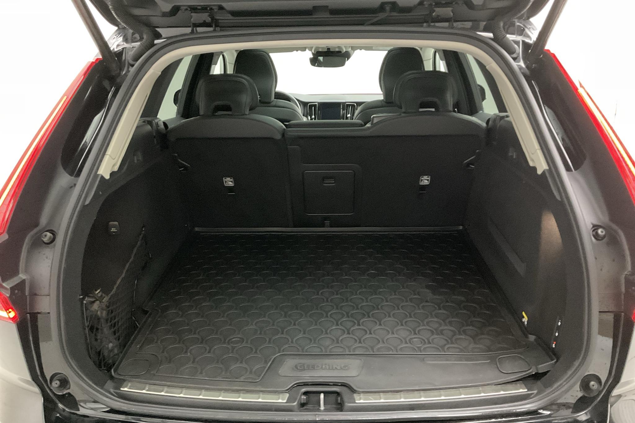 Volvo XC60 T5 AWD (250hk) - 7 404 mil - Automat - svart - 2019