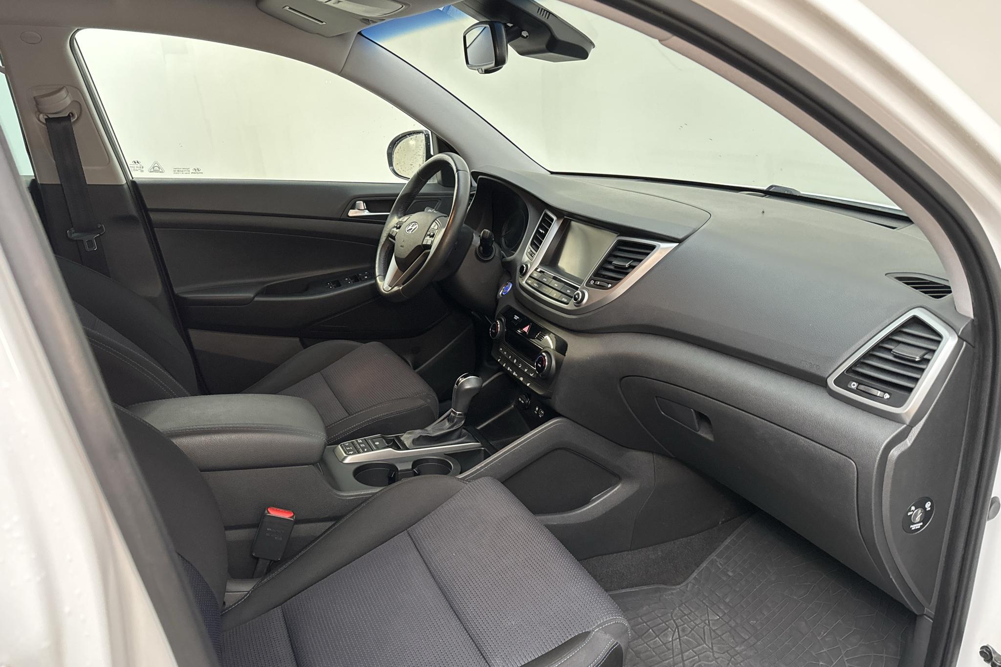 Hyundai Tucson 1.6 T-GDI 4WD (177hk) - 6 765 mil - Automat - vit - 2018