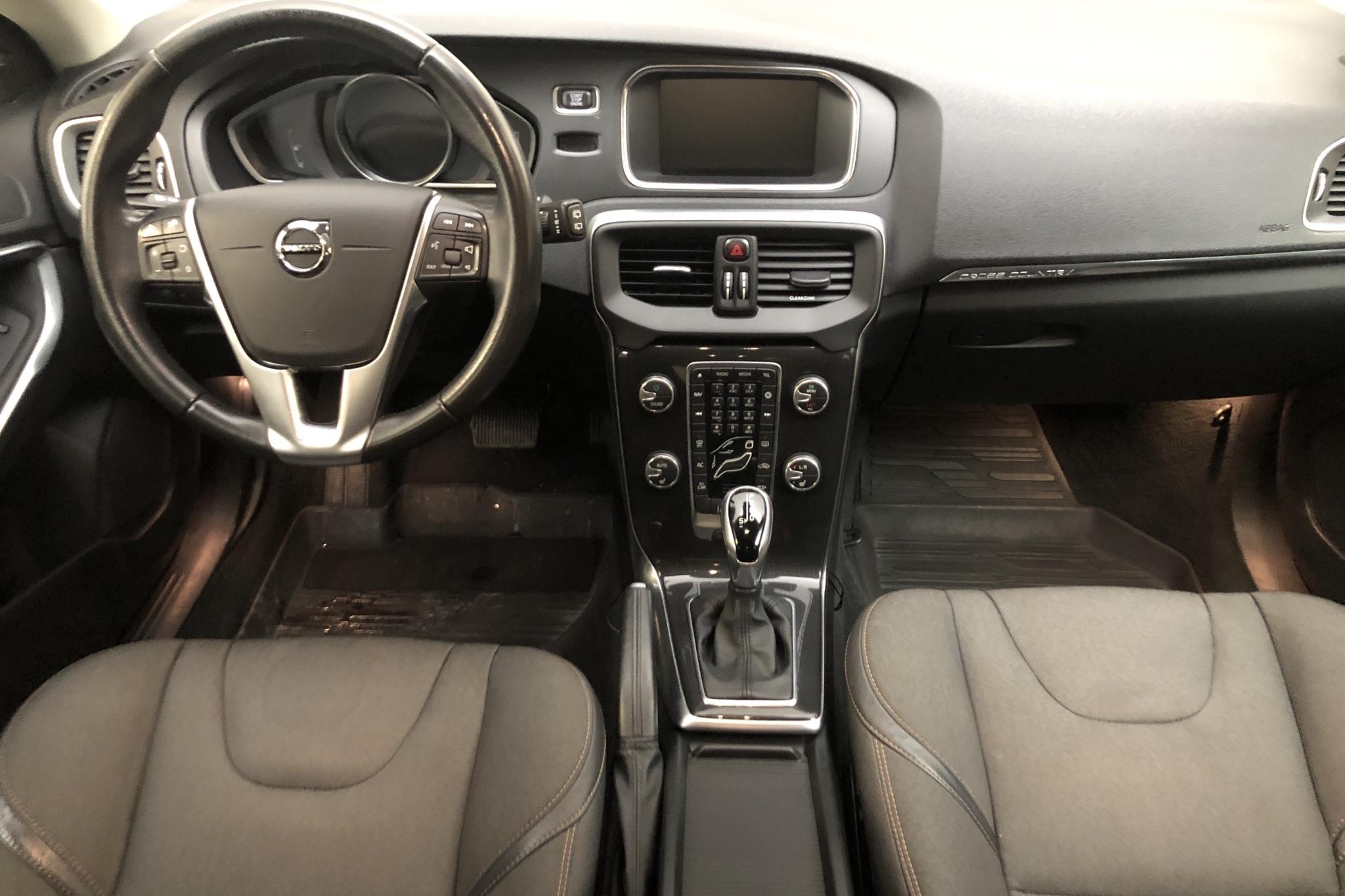 Volvo V40 Cross Country D3 (150hk) - 137 090 km - Automatyczna - szary - 2019