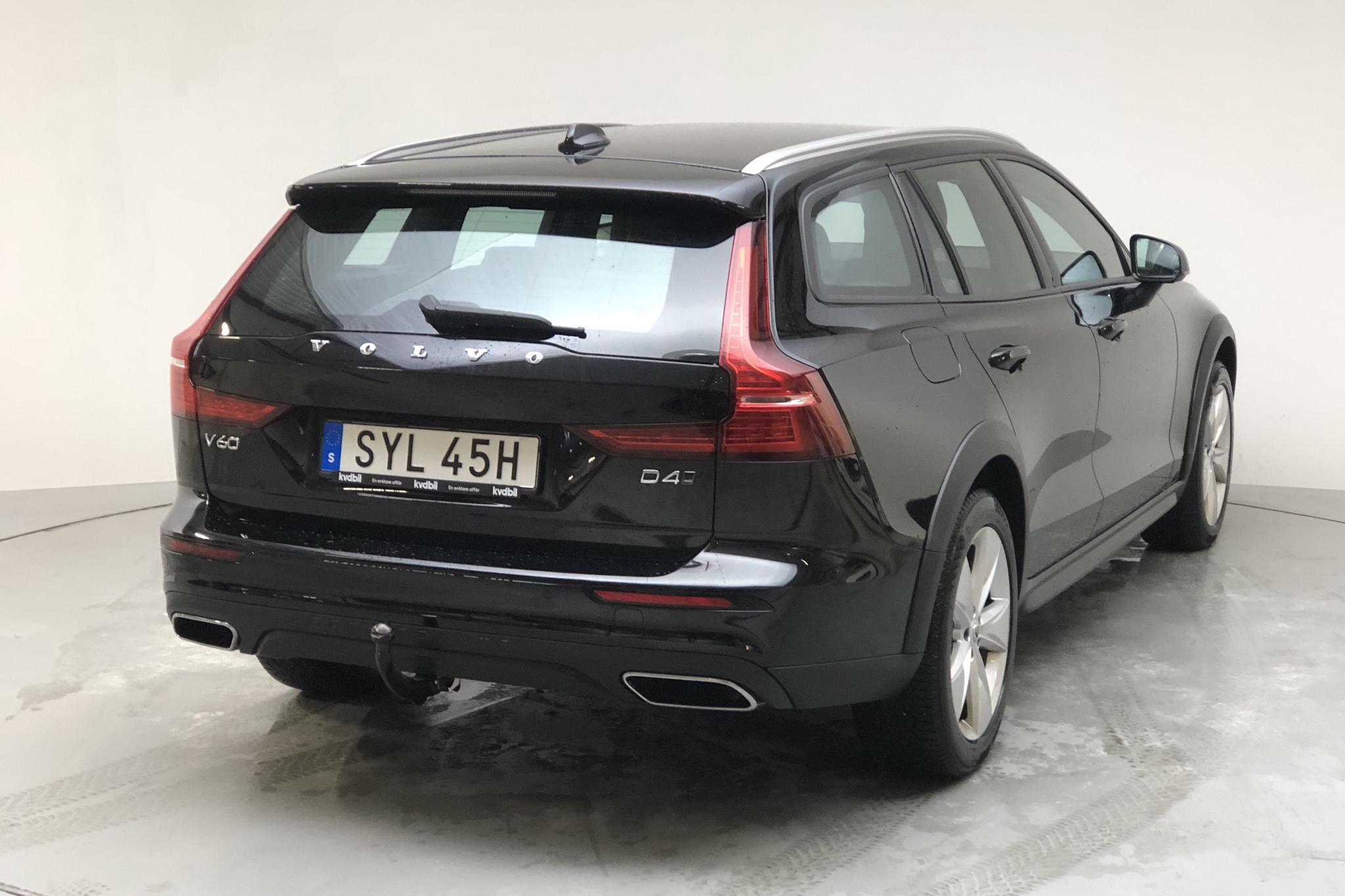 Volvo V60 D4 Cross Country AWD (190hk) - 104 900 km - Automaatne - must - 2020