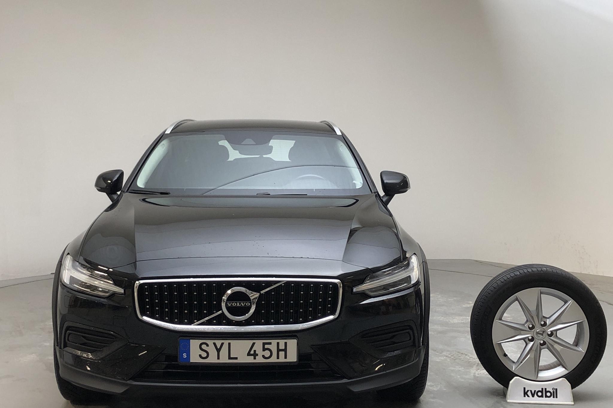 Volvo V60 D4 Cross Country AWD (190hk) - 104 900 km - Automaatne - must - 2020